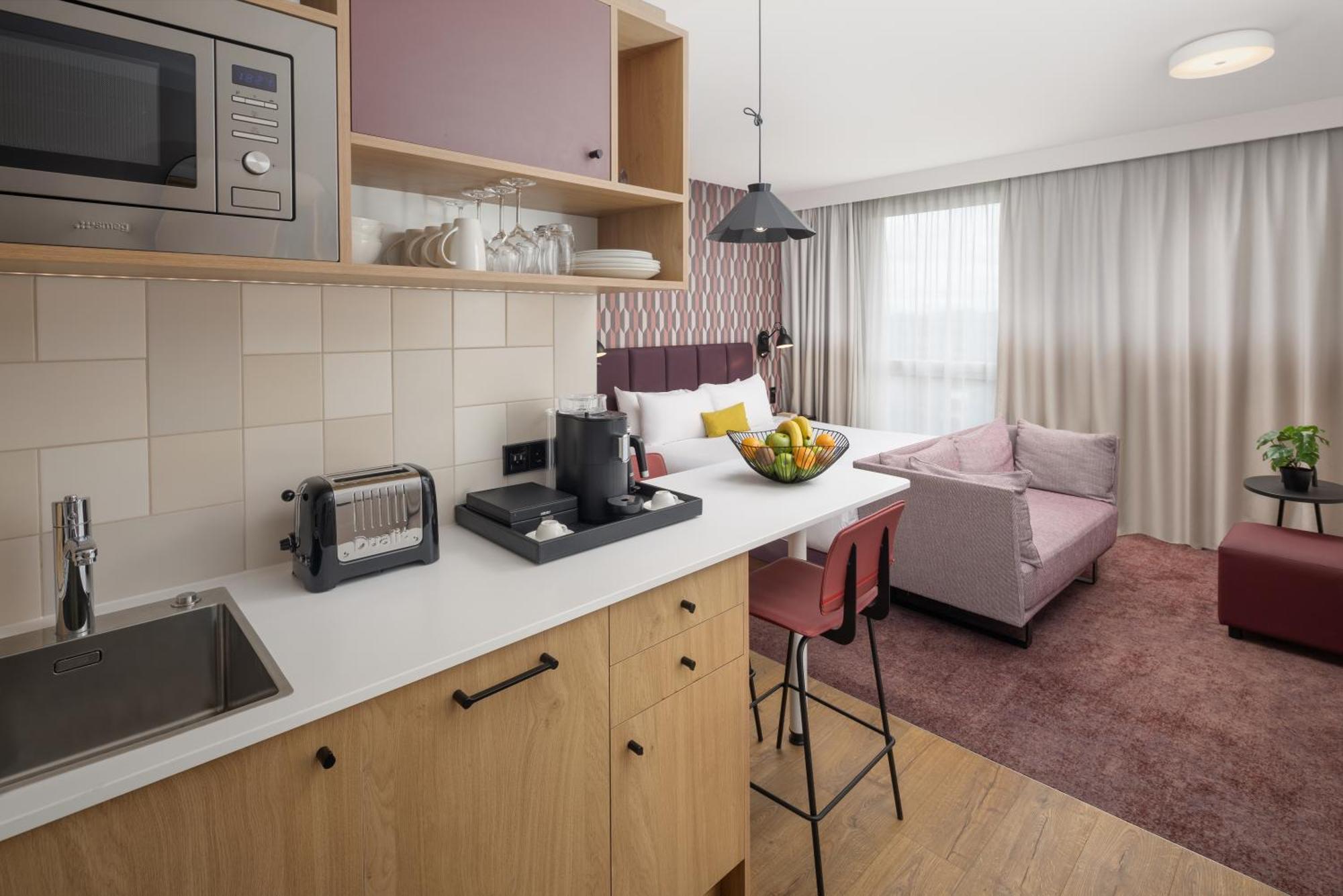King Studio Kitchenette