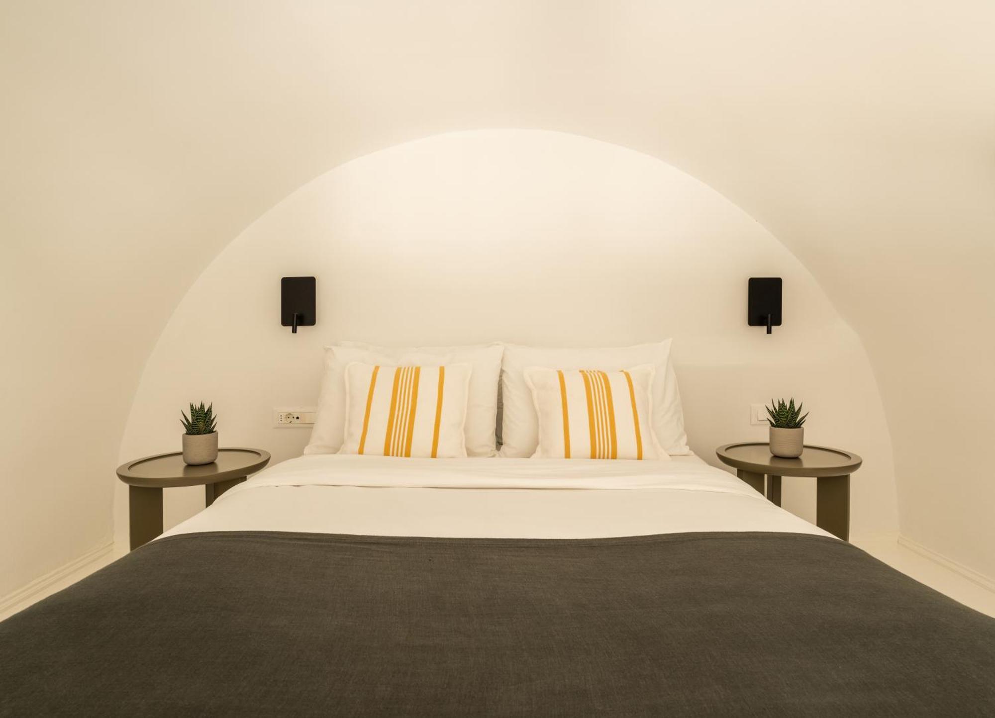 Premium Quadruple Room Caldera View with Outdoor Mini Plunge Pool
