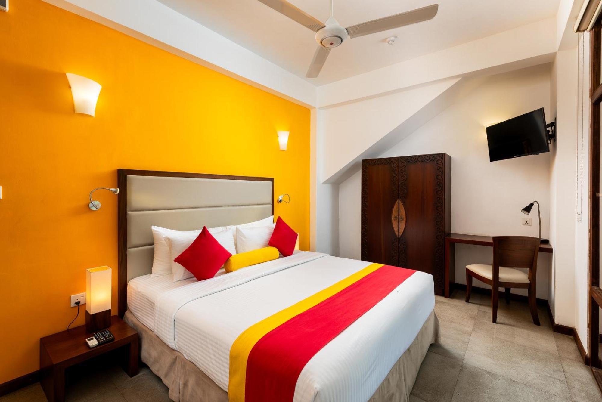 One-Bedroom Superior Suite with Balcony or Terrace