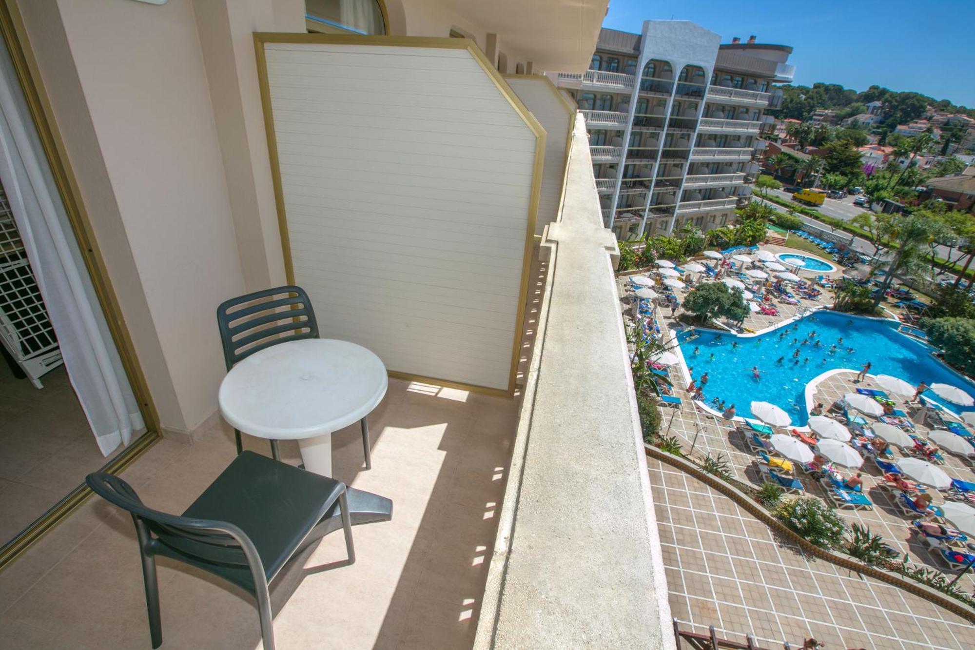 Apartment with Pool View (1 adult)