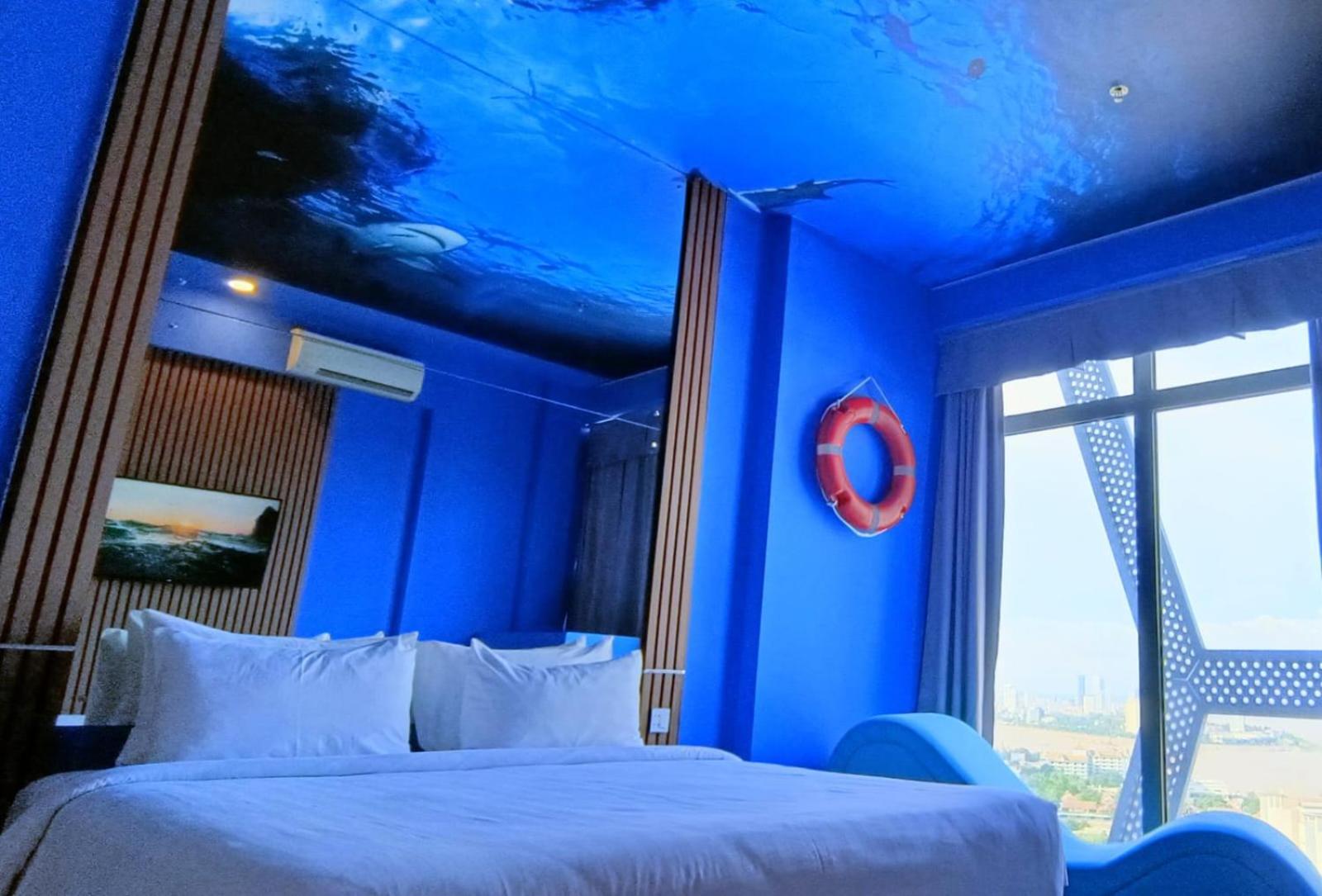 Club Suite Room