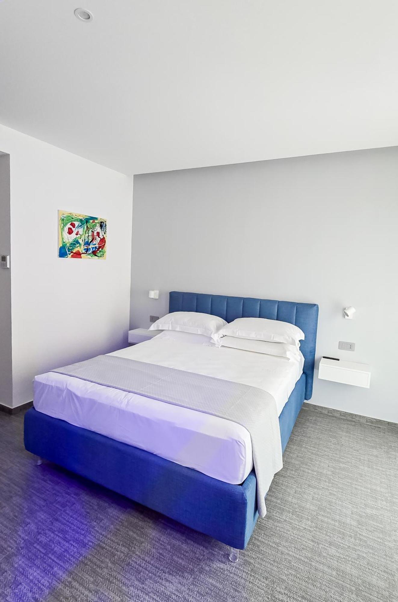Triple Room,1606323802:JPEG