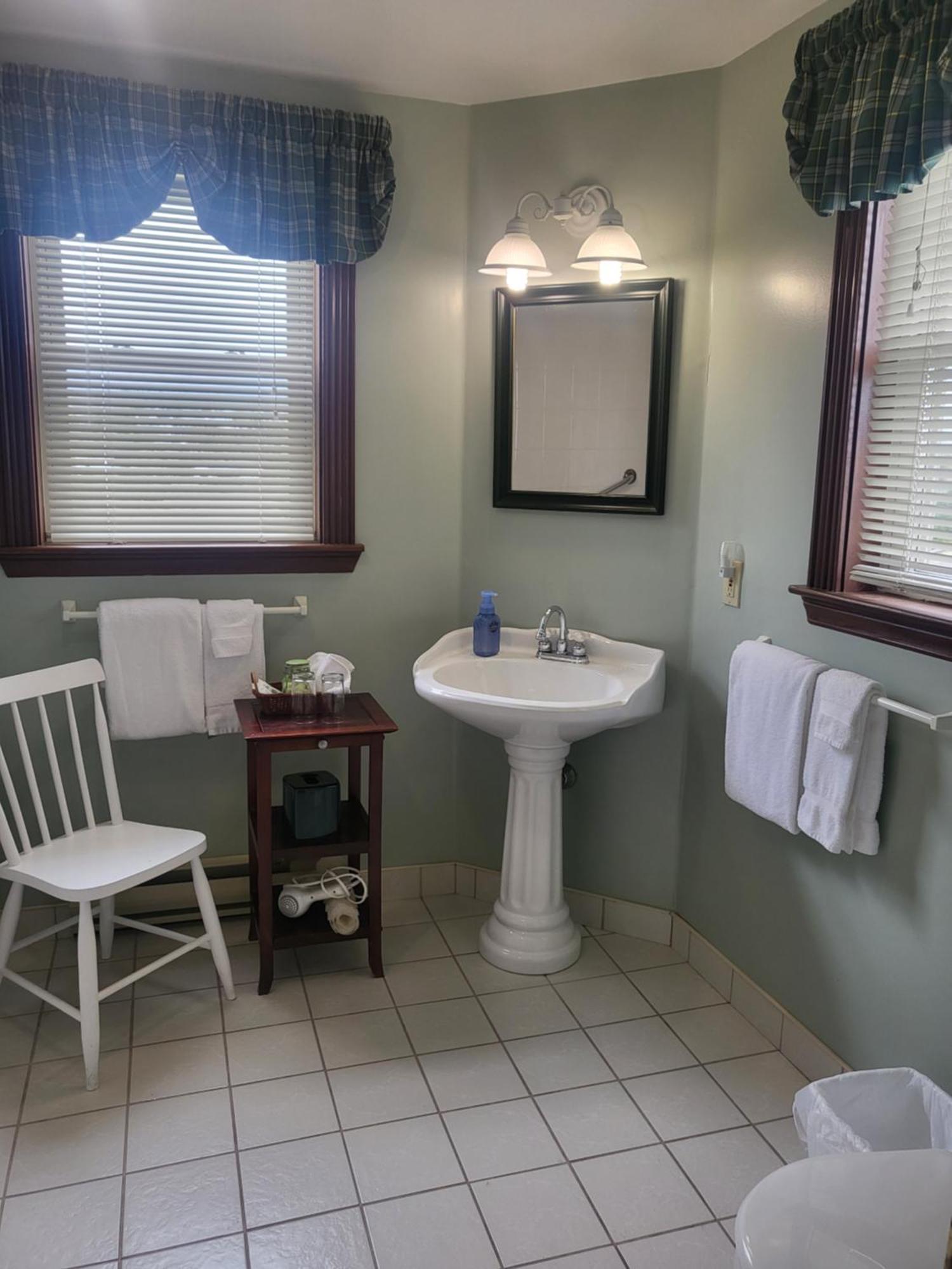 Deluxe Queen Room,1672131562:JPEG