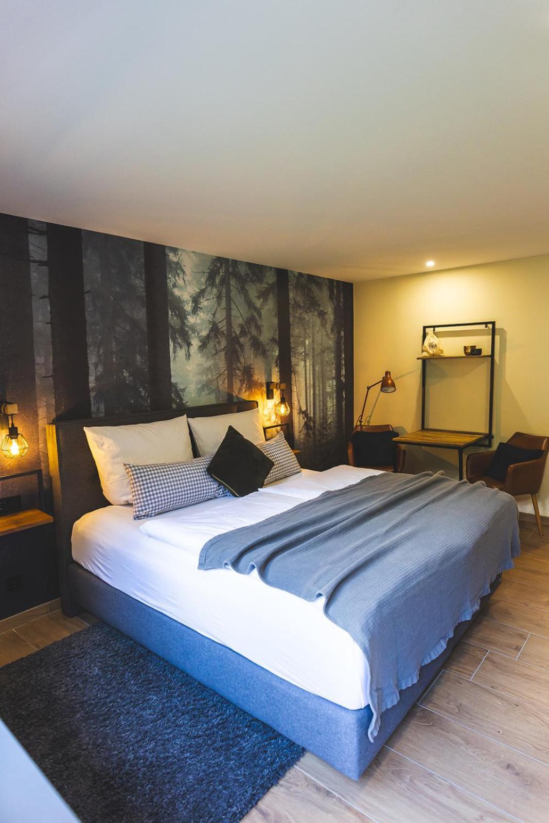Doppelzimmer mit Balkon (2 Erwachsene + 1 Kind)