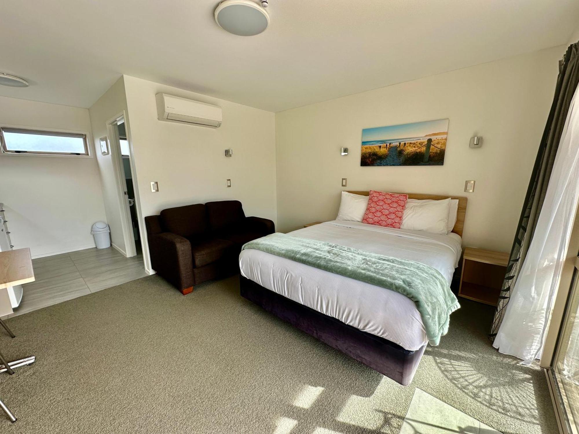 Queen Suite Spa Bath
