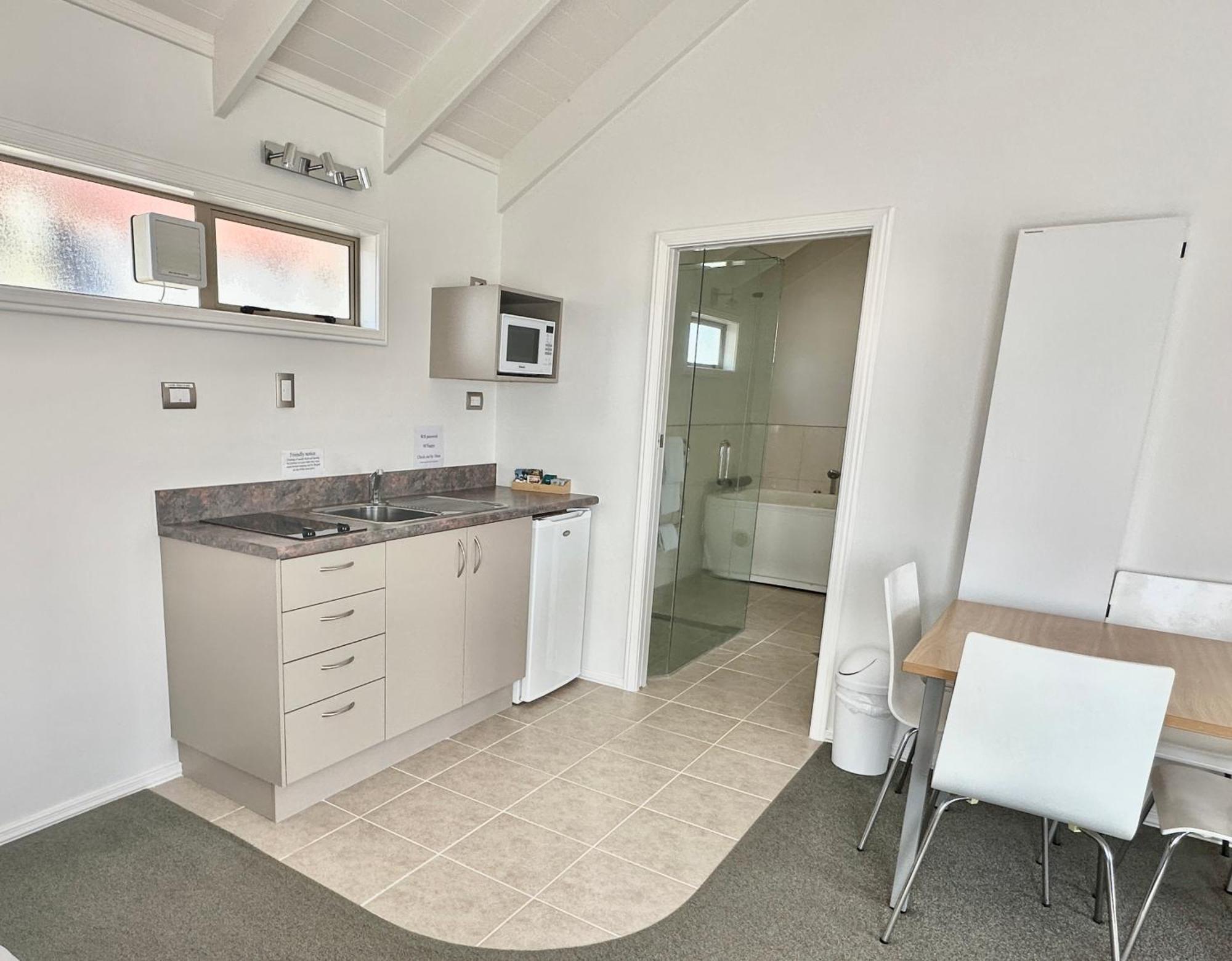 Queen Suite Spa Bath