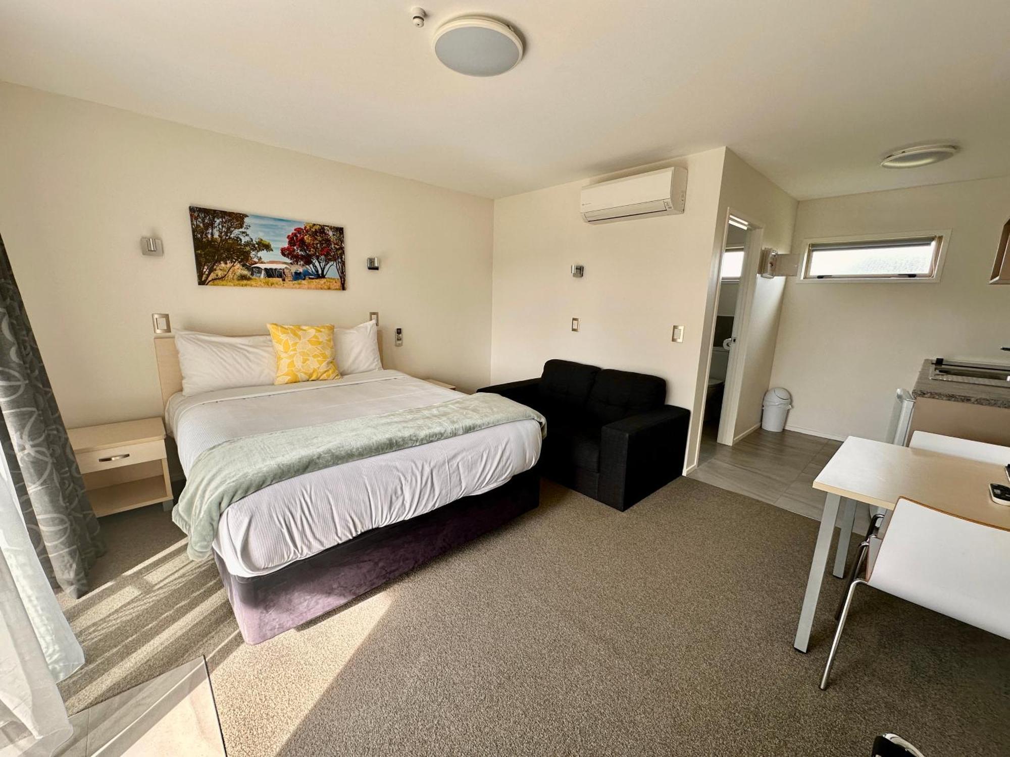 Studio Queen Bed