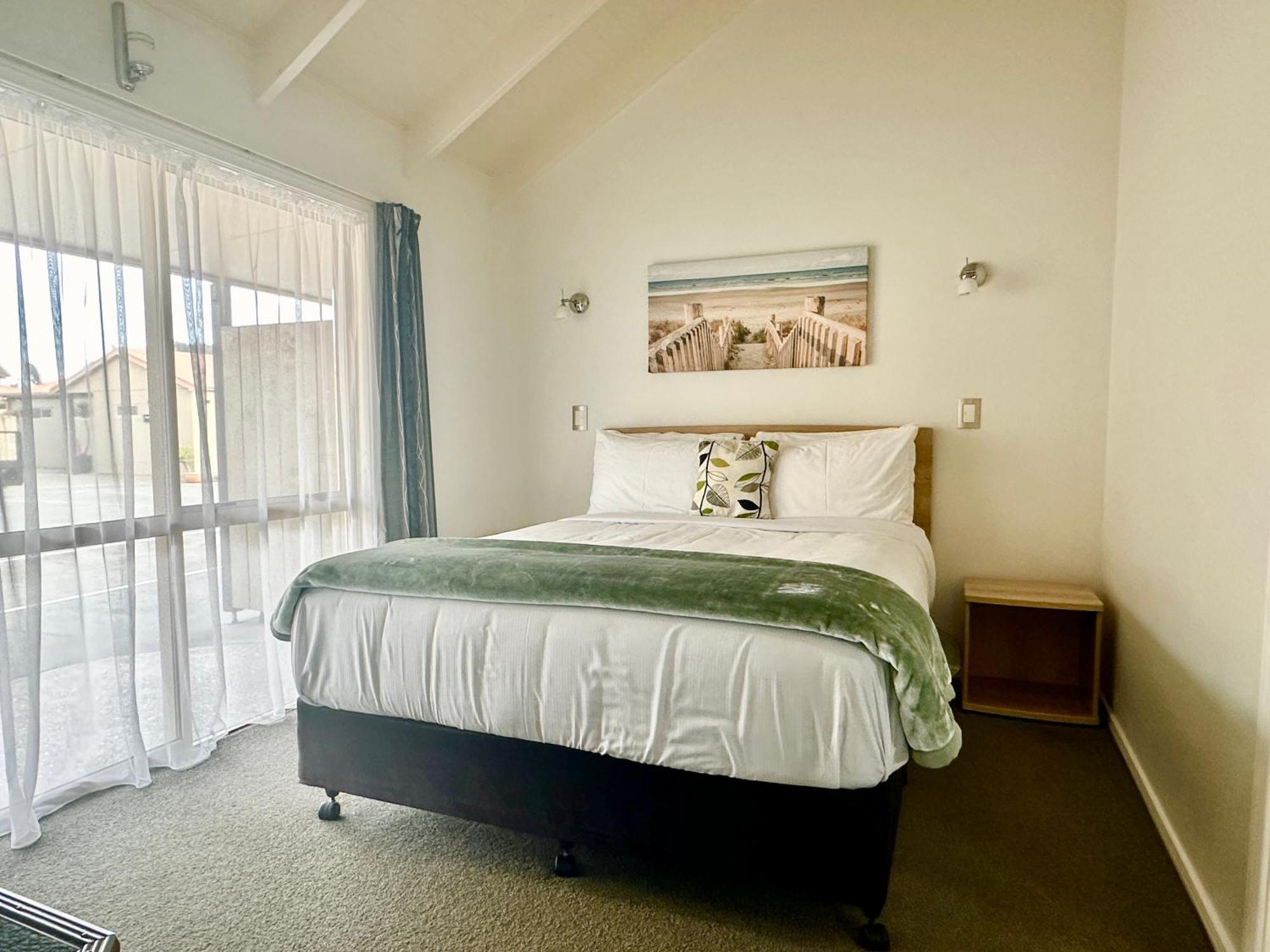 Queen Suite Spa Bath