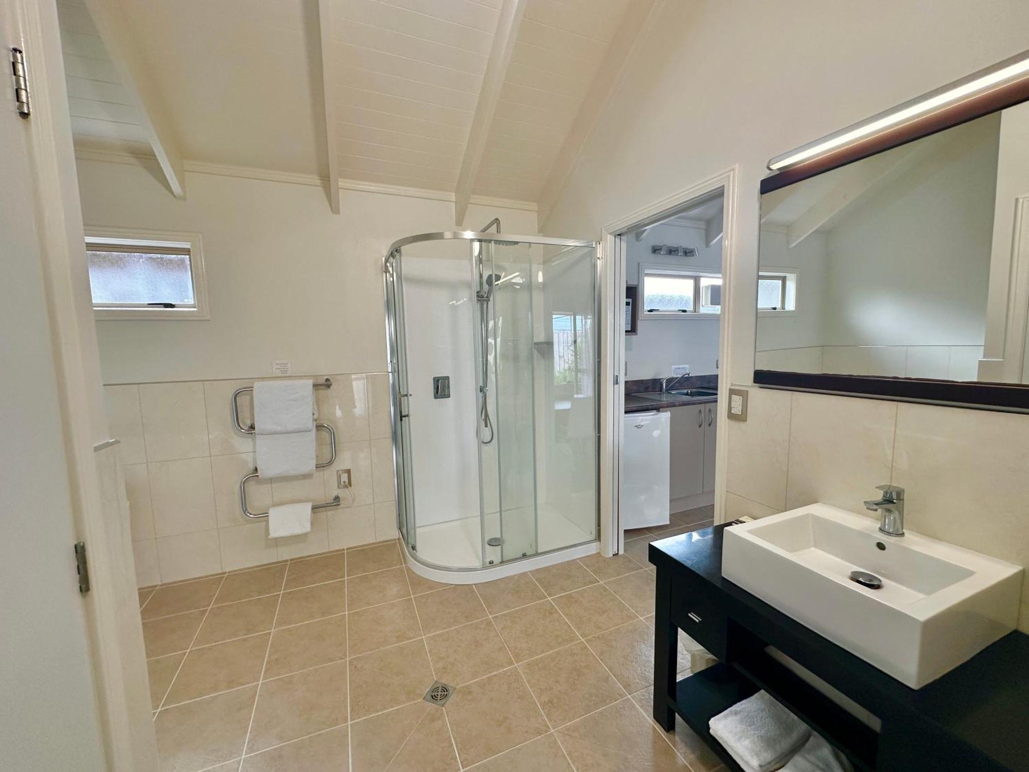 Queen Suite Spa Bath