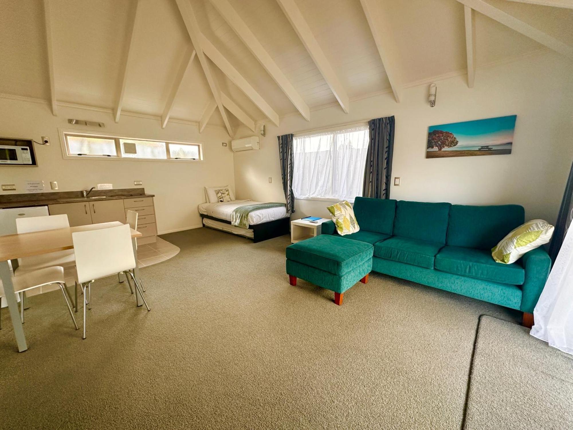 Queen Suite Spa Bath