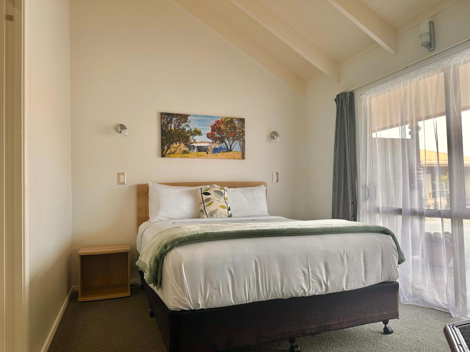 Queen Suite Spa Bath