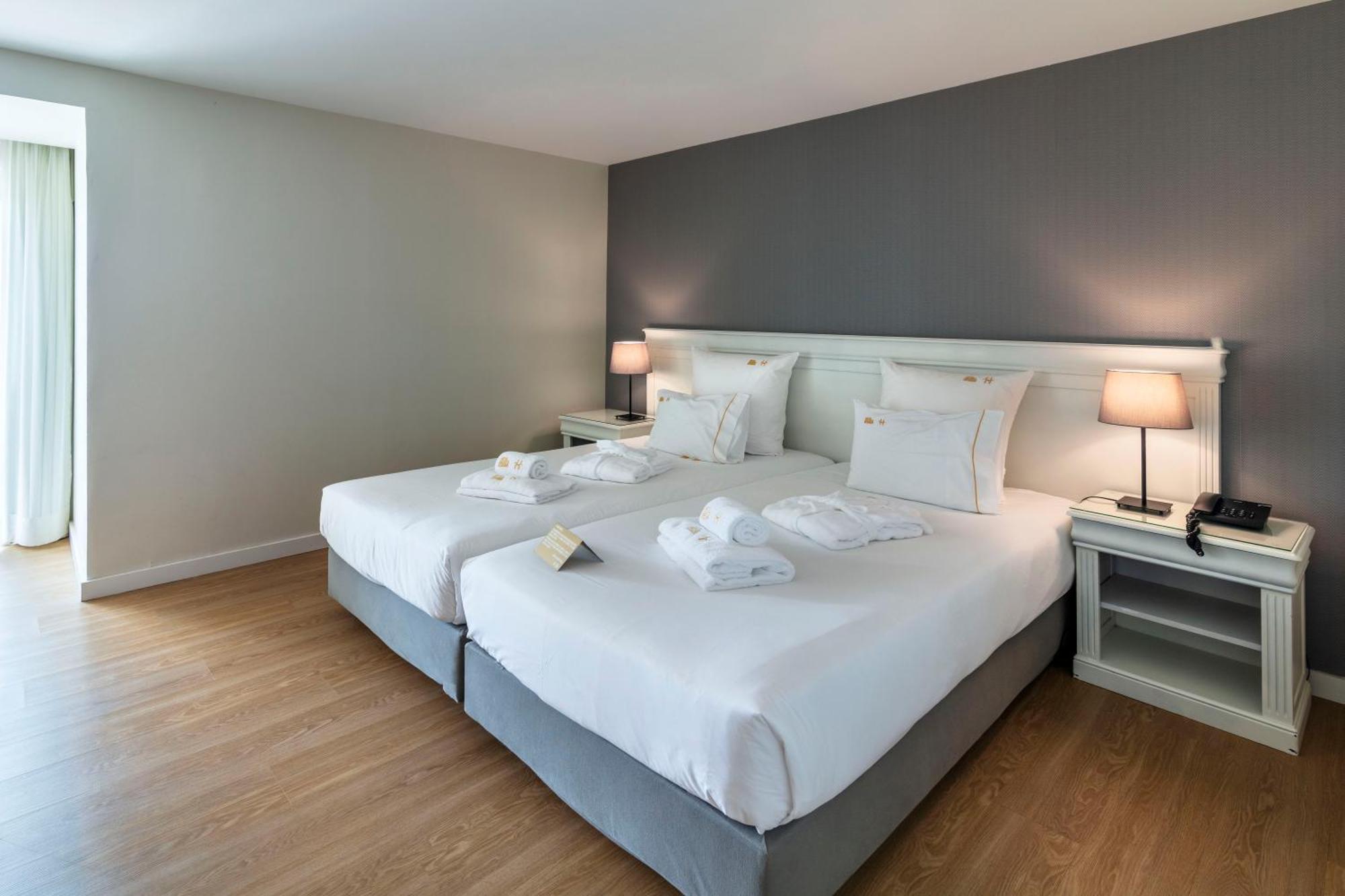 Deluxe One-Bedroom Suite Sea View