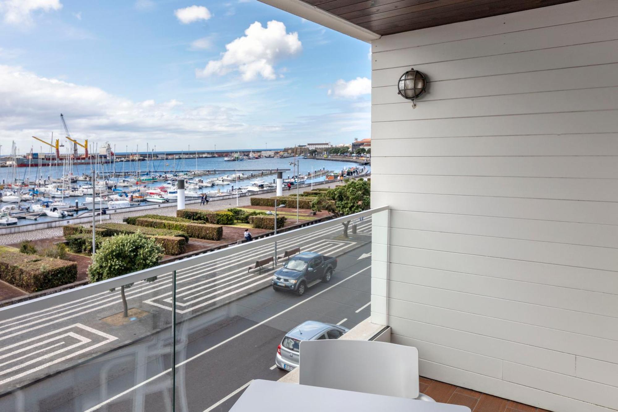 Deluxe One-Bedroom Suite Sea View