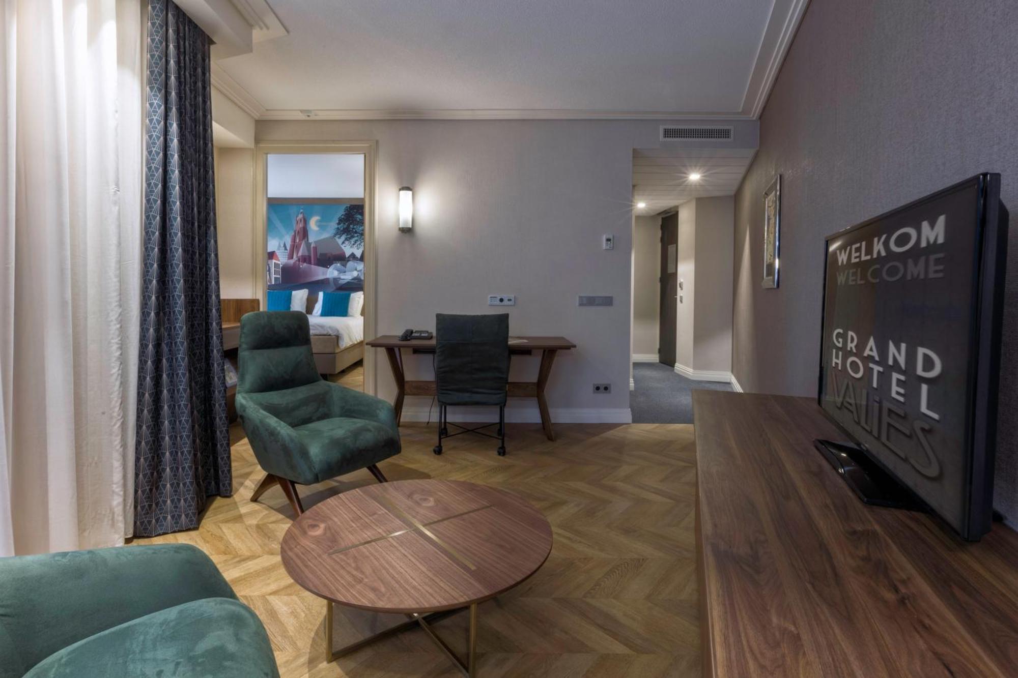 Executive Suite,1614815198:JPEG