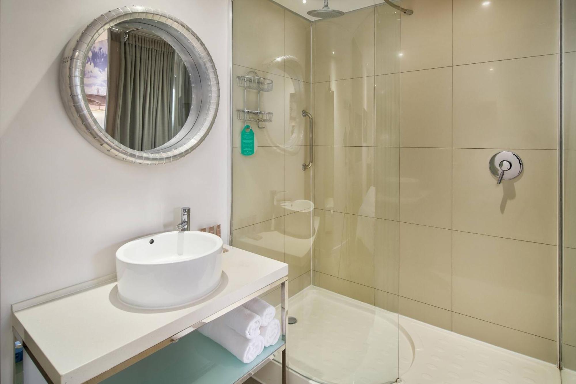 Guest room 1 King Bed