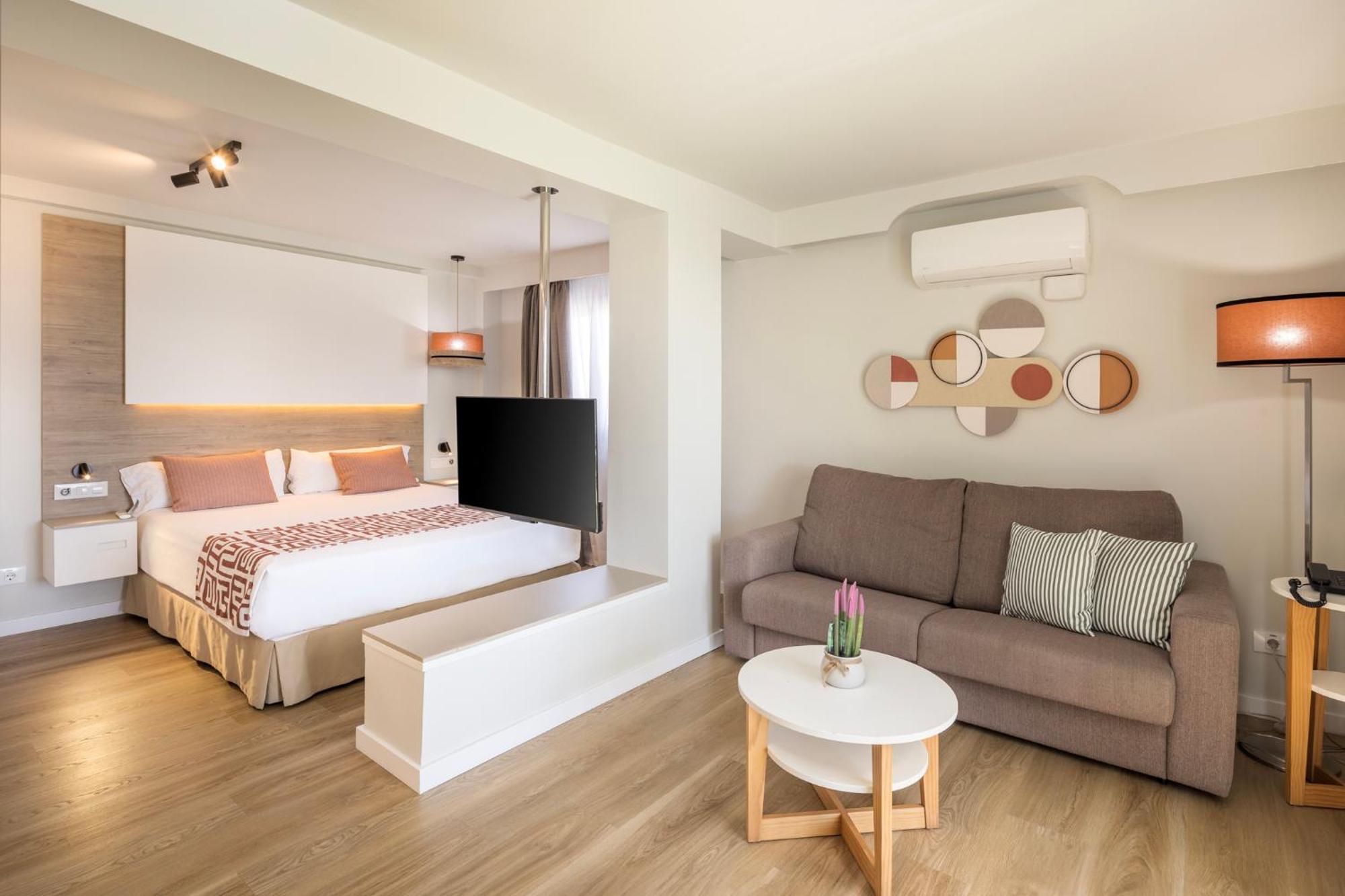 Junior Suite,1615385379:JPEG