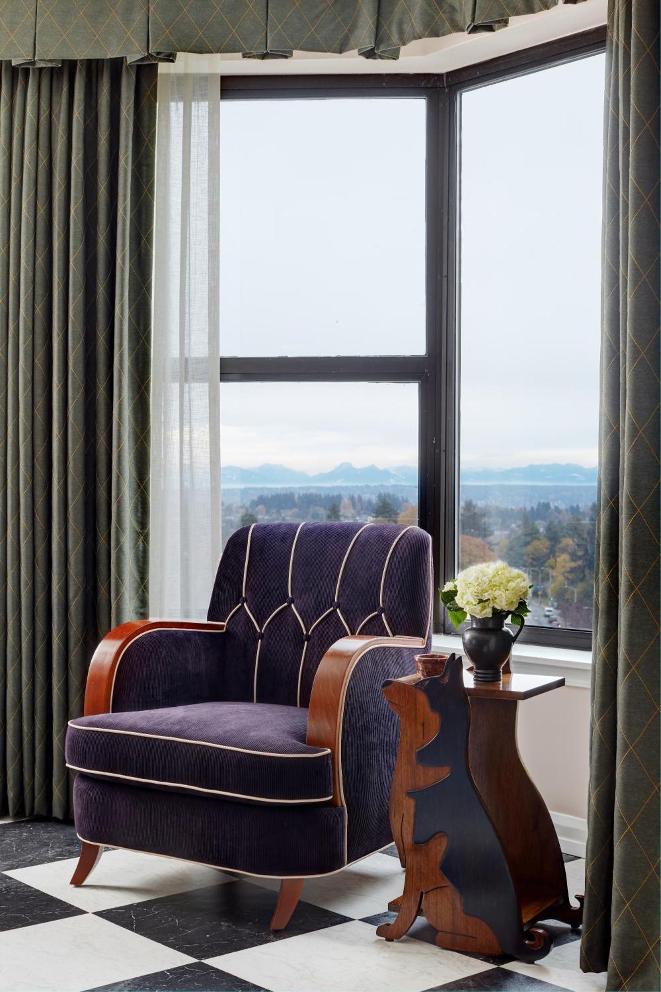 Graduate King Room
