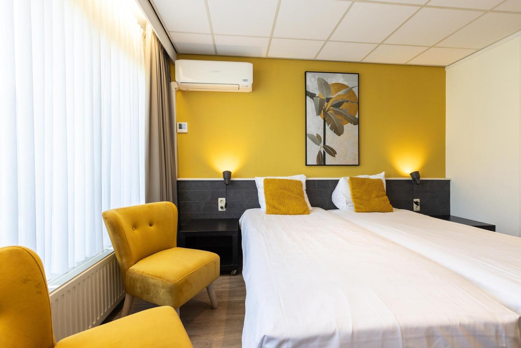 Twin Room,1617452628:JPEG