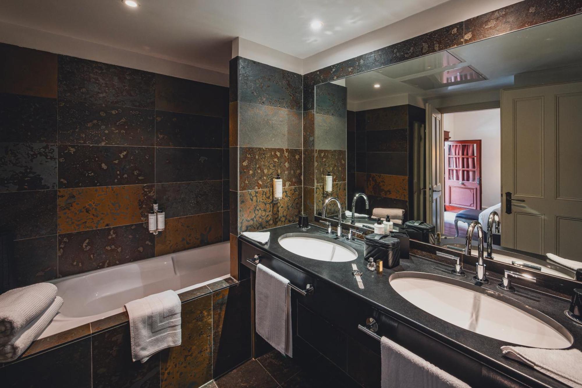 Prestige Room with Queen Bed or Twin Beds