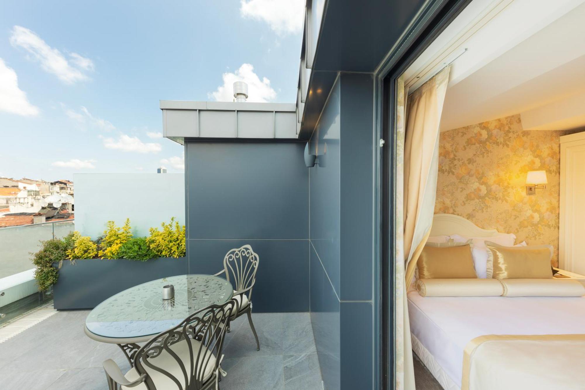 Double or Twin Room with Terrace