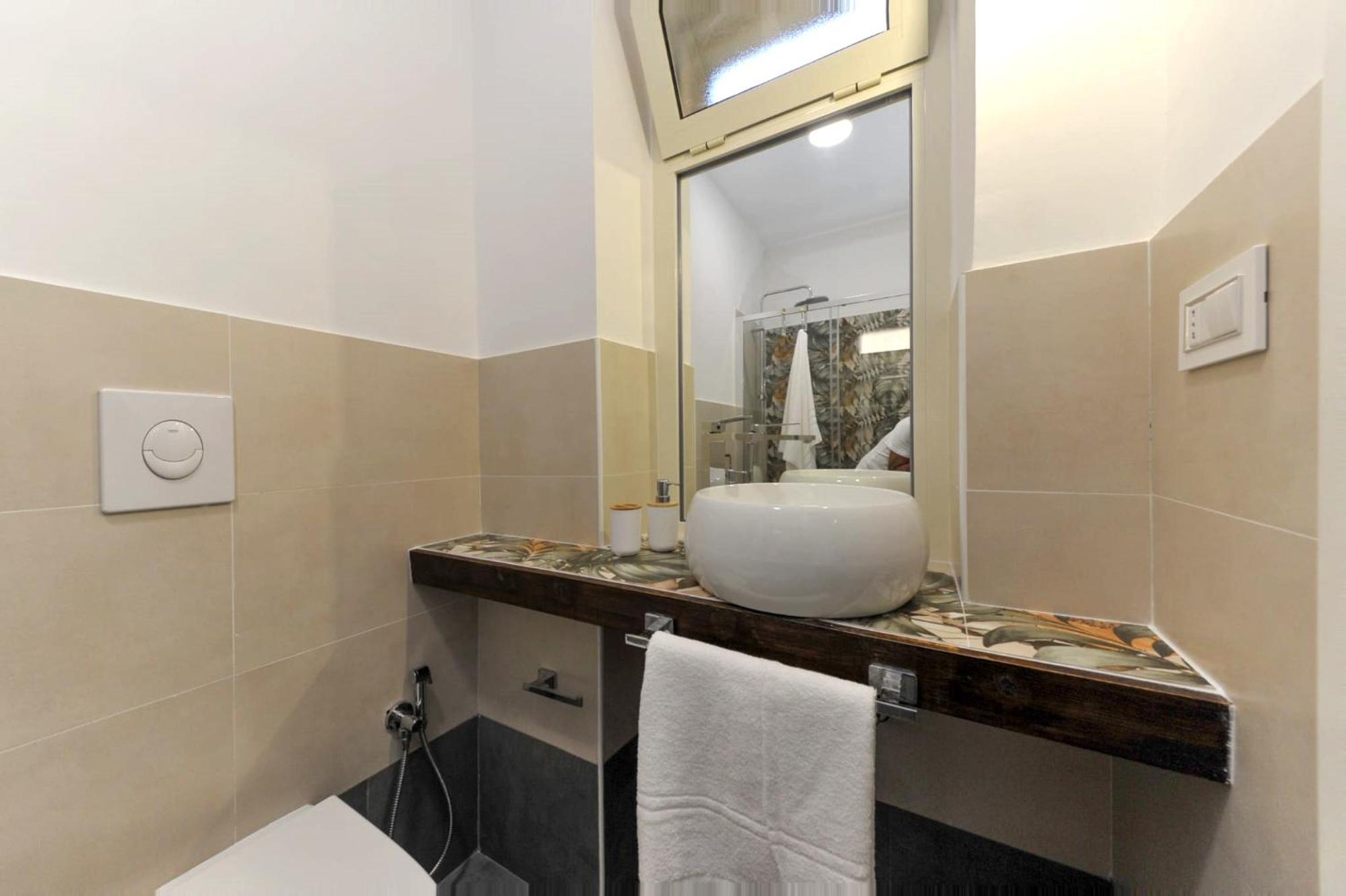 Camera Matrimoniale/Doppia con Letti Singoli con Bagno