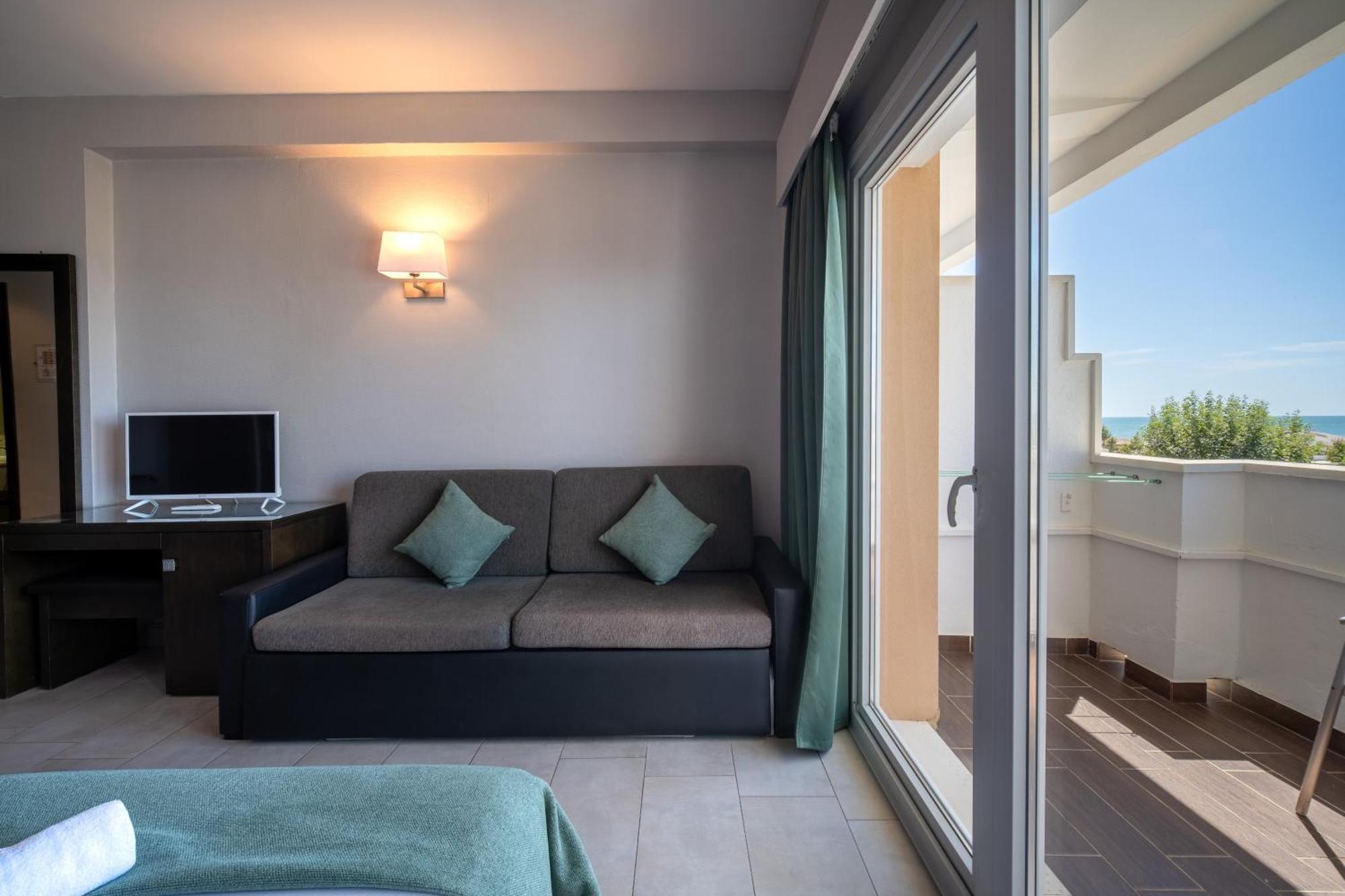 Twin Room Pool View