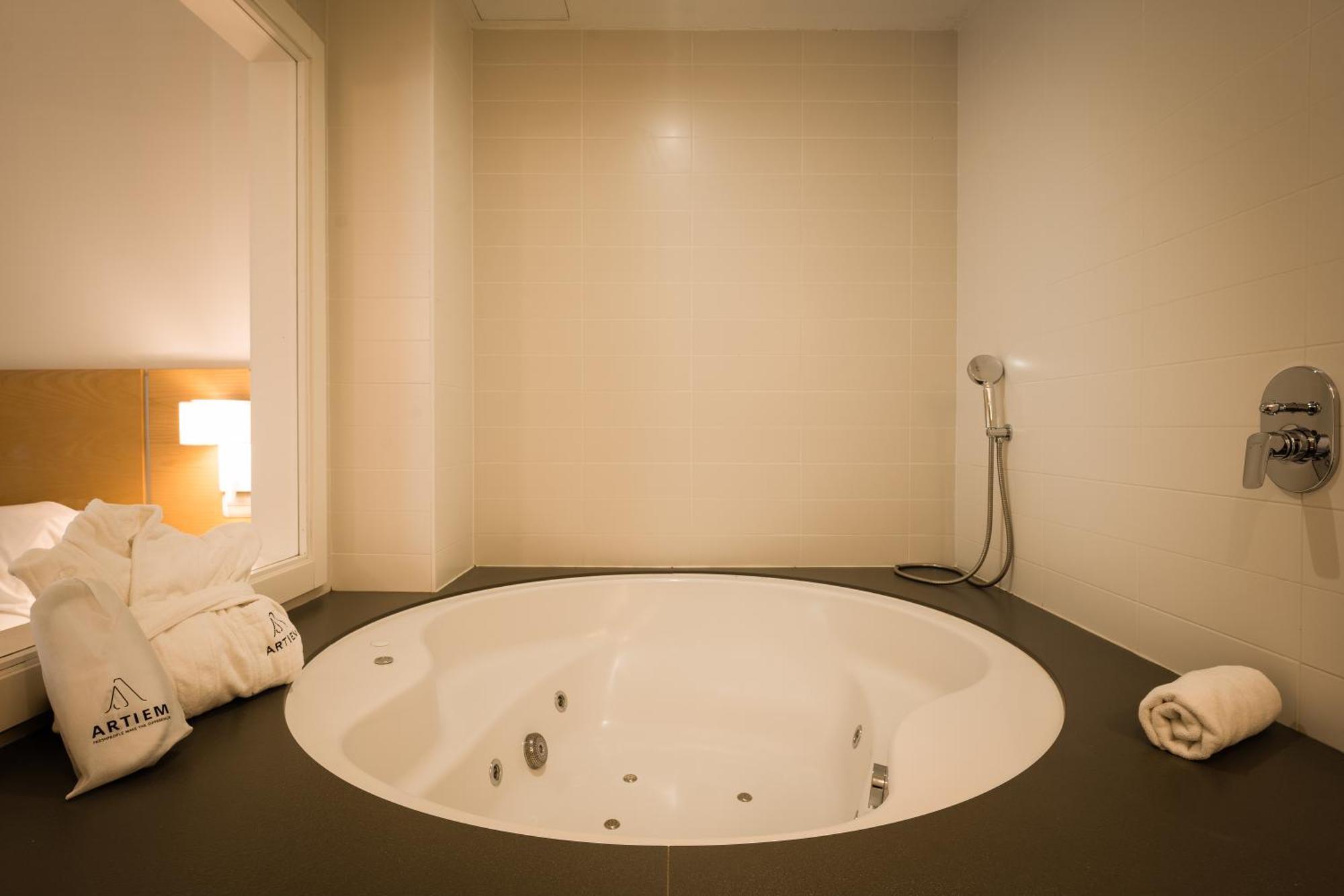 Deluxe Double Room Hot Tub,1620589266:JPEG