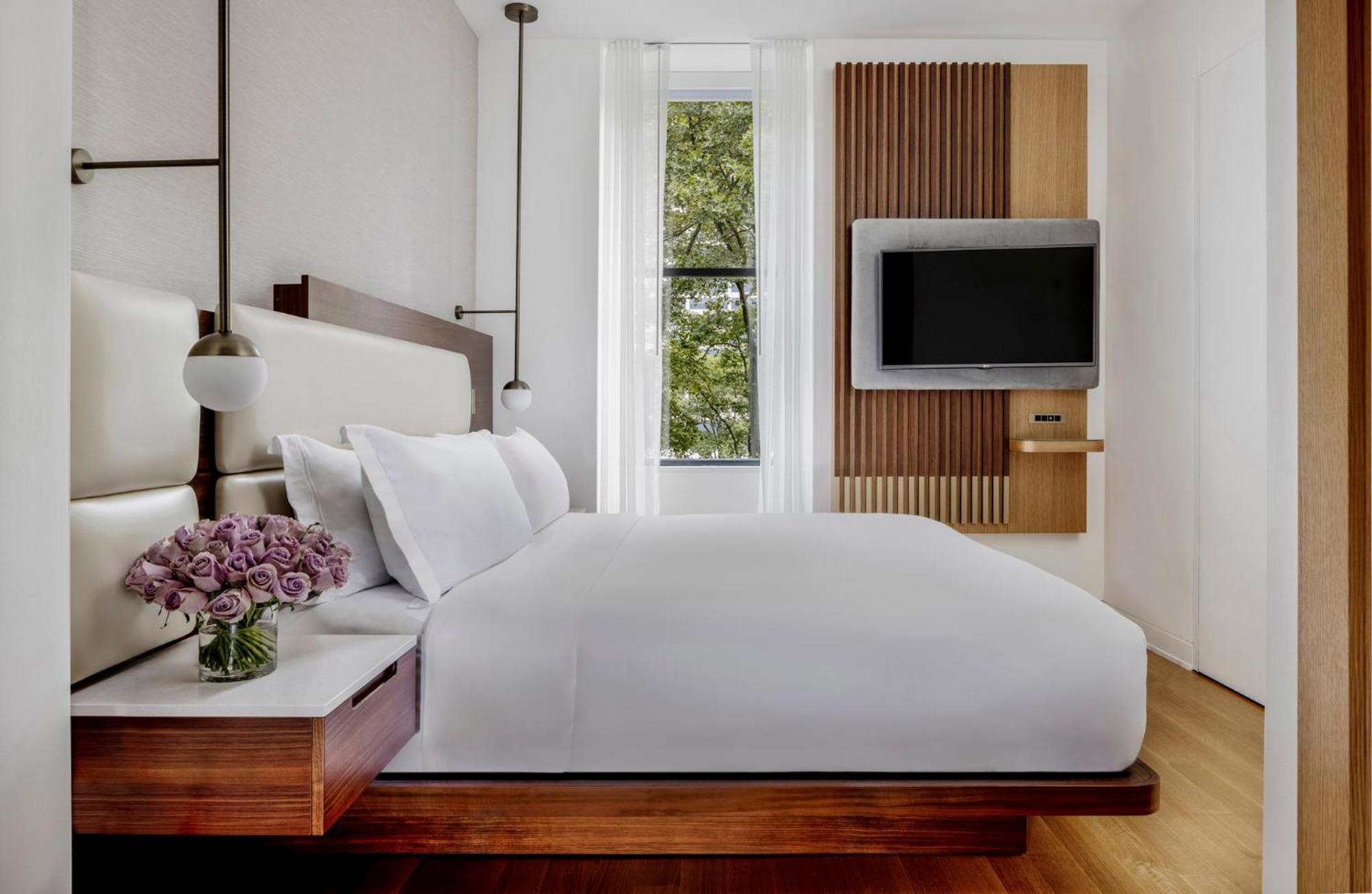 Zimmer mit Kingsize-Bett und Parkblick