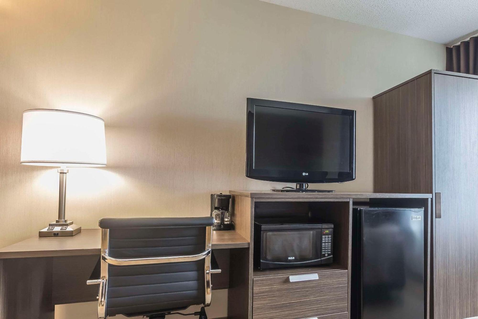 Deluxe Room with Two Queen Beds - Ground Floor