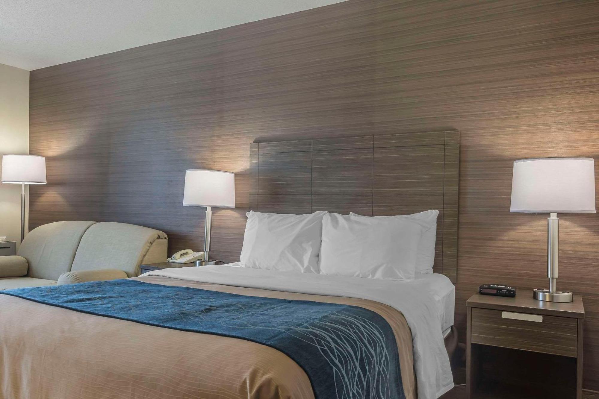 Deluxe Queen Room with Sofa Bed - Upper Floor
