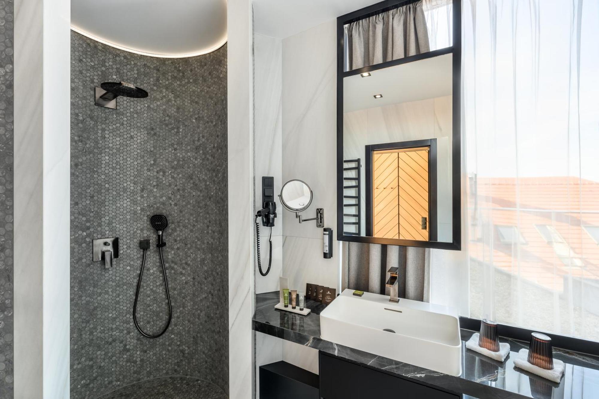 Deluxe Suite mit Whirlpool-Badewanne