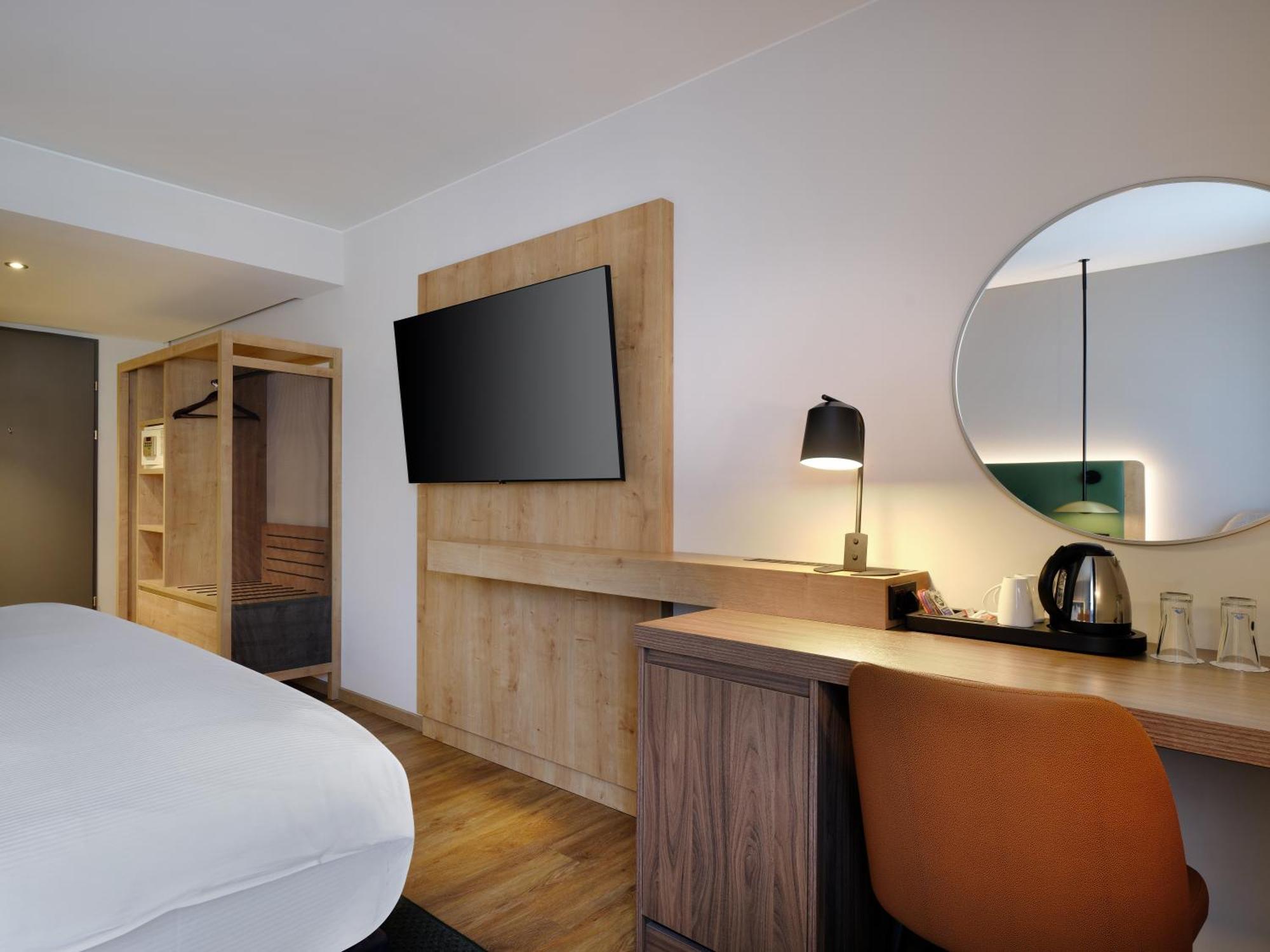 Zimmer mit Kingsize-Bett