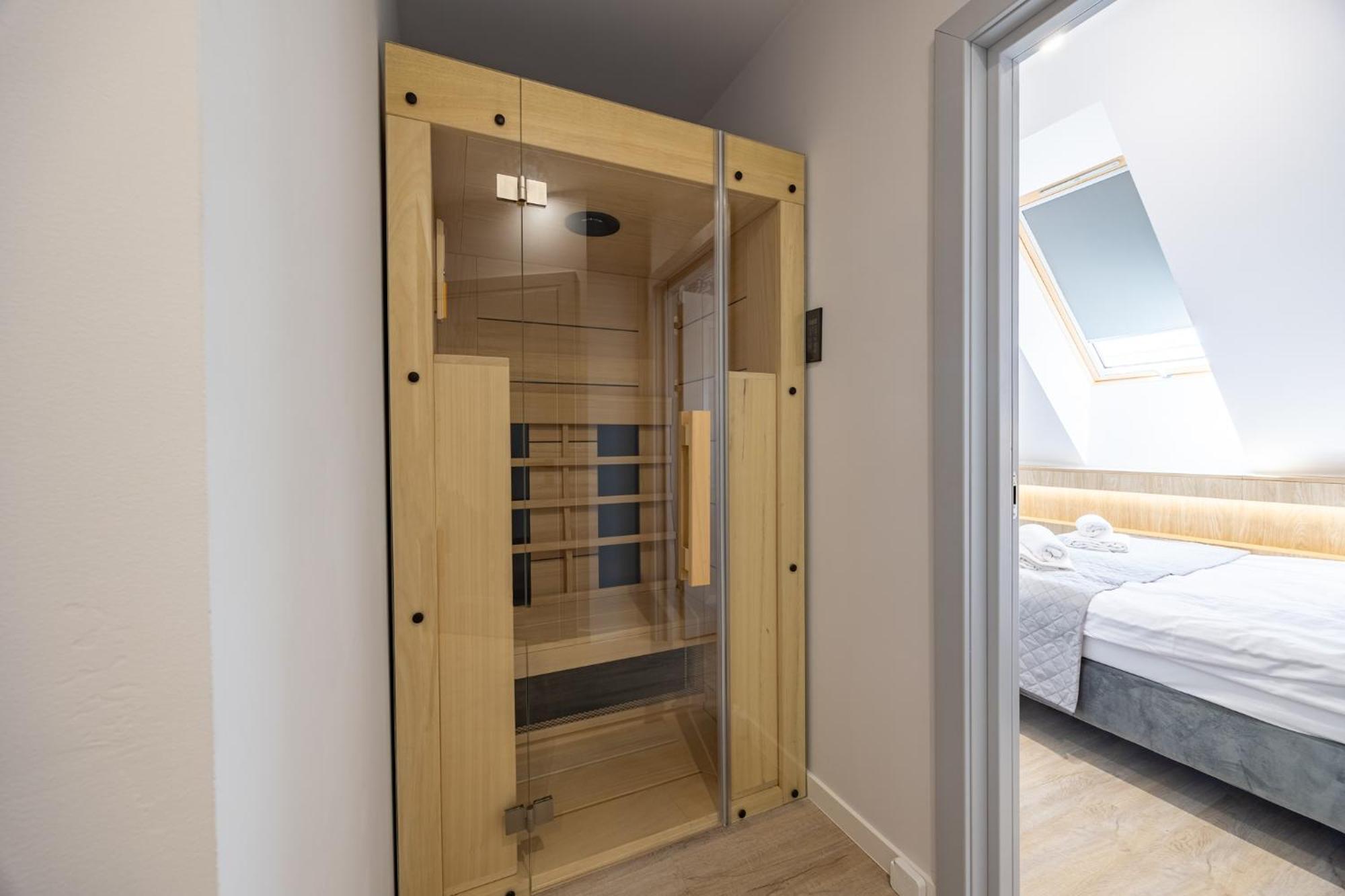 Luxuriöse Wohneinheit auf 2 Ebenen mit Balkon und Sauna