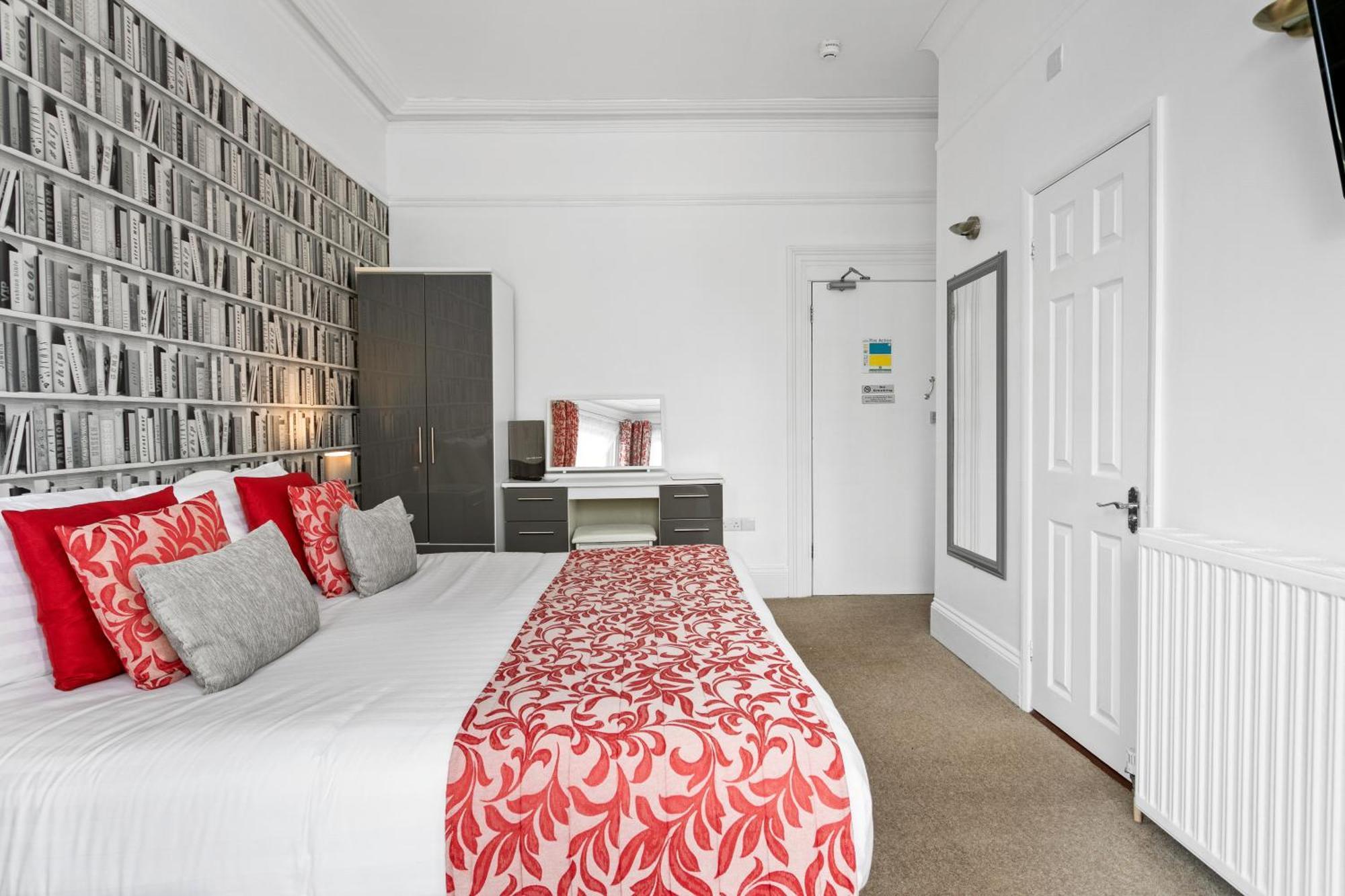 Superior Superking or Twin Room 3