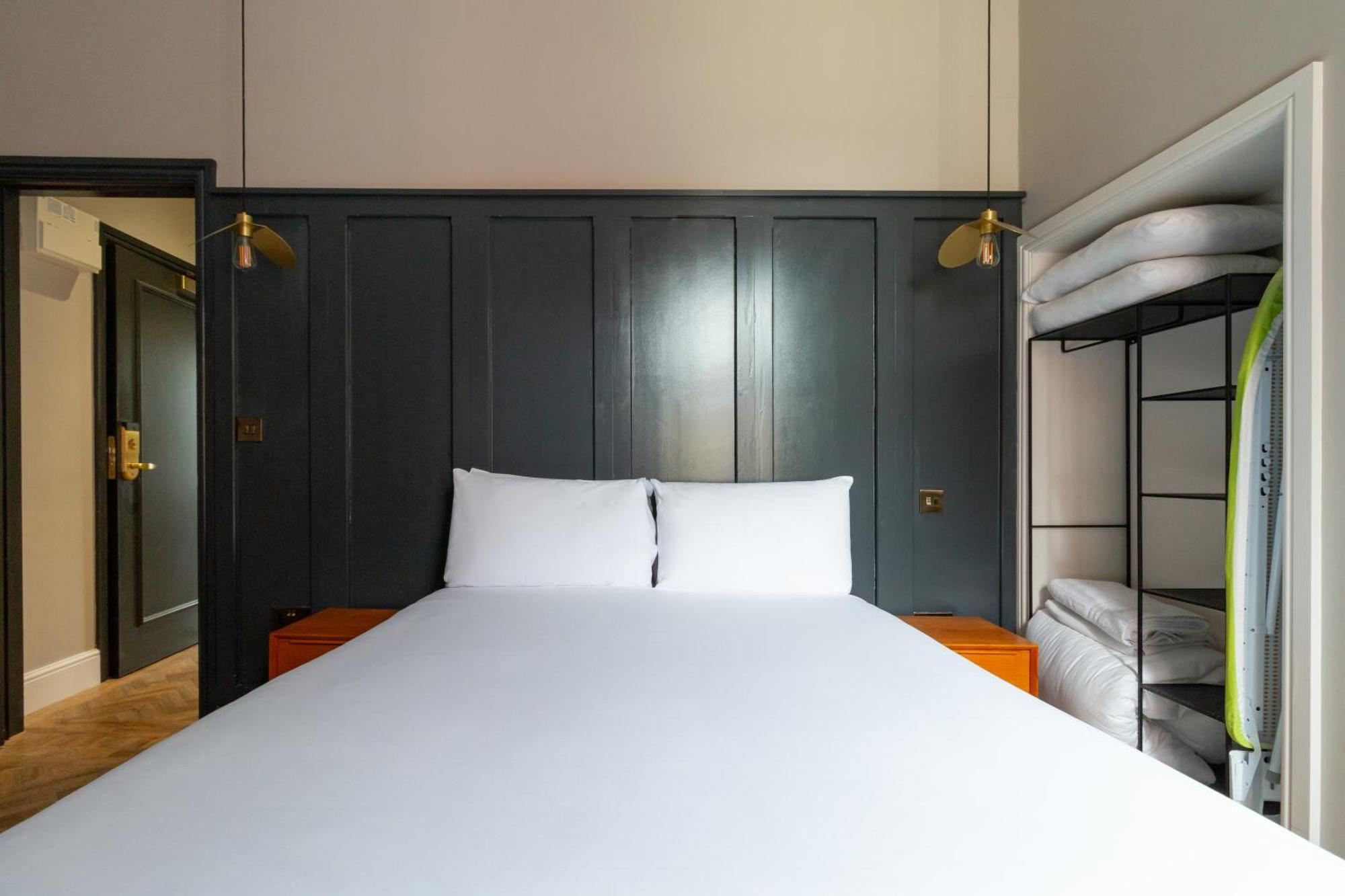 Two-Bedroom Apartment One Double Bed One Bunk Bed One Sofa Bed Kitchen
