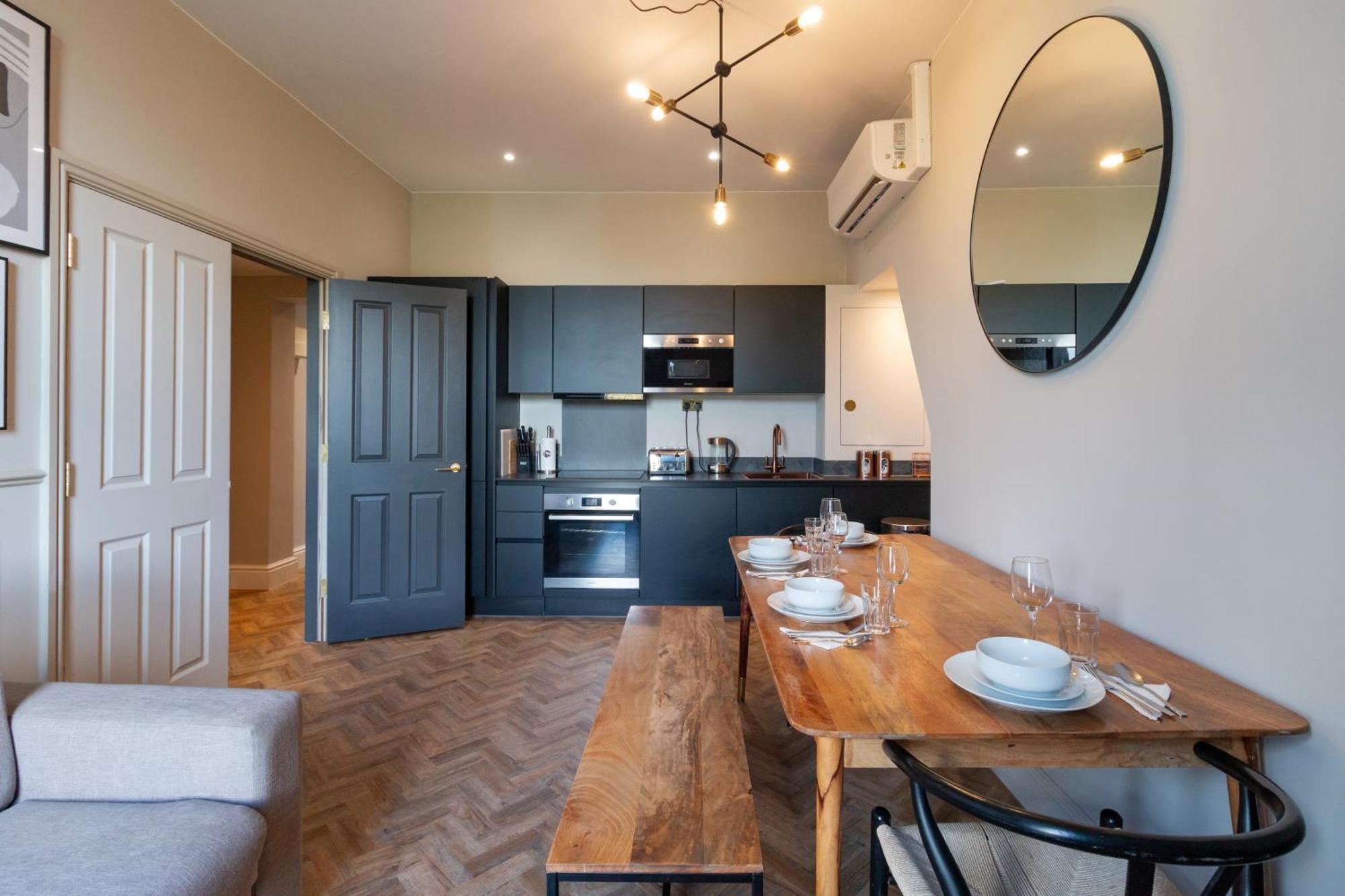 Deluxe One-Bedroom Apartment