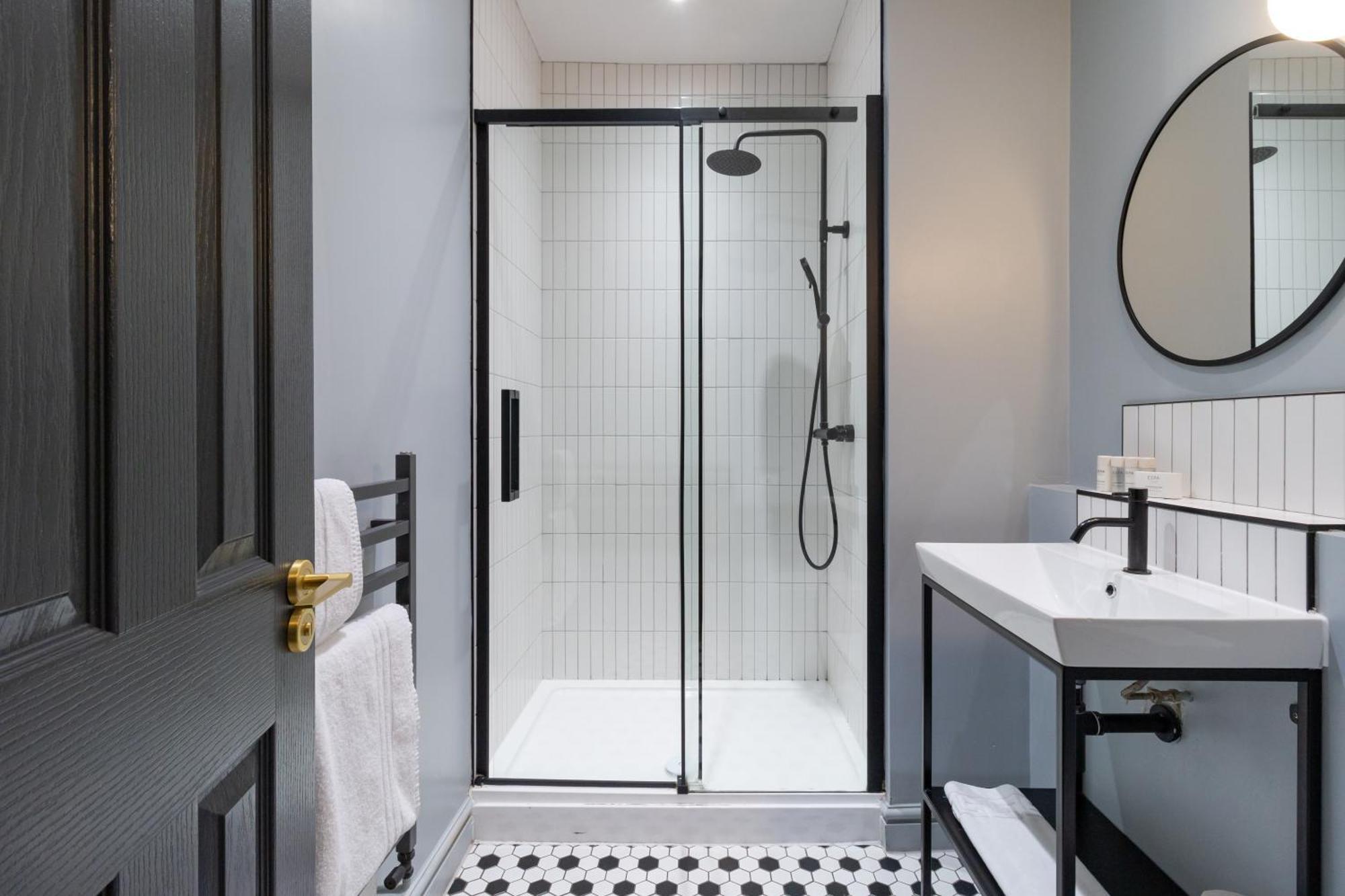 Deluxe One-Bedroom Apartment