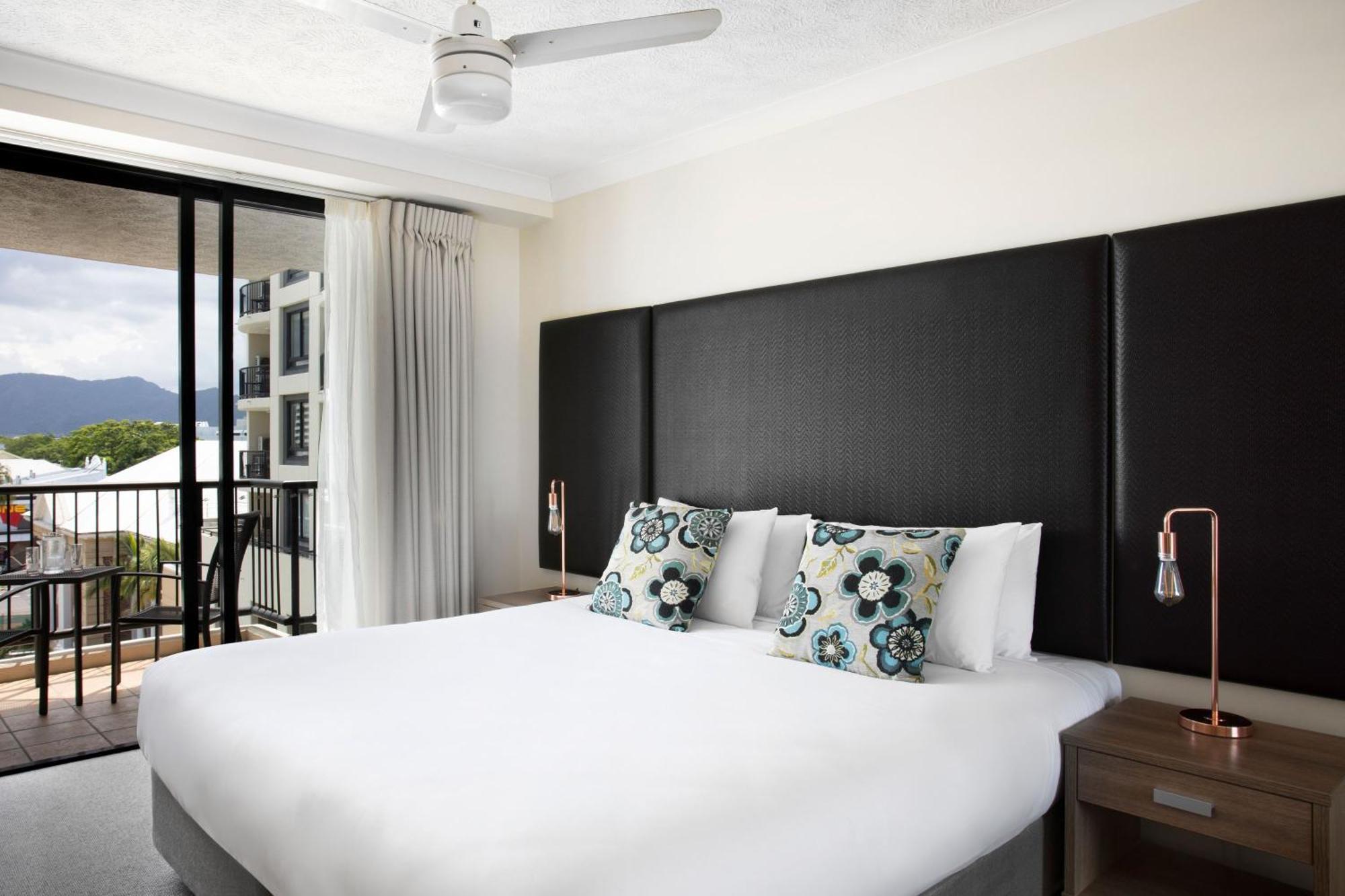 One-Bedroom Apartment City View