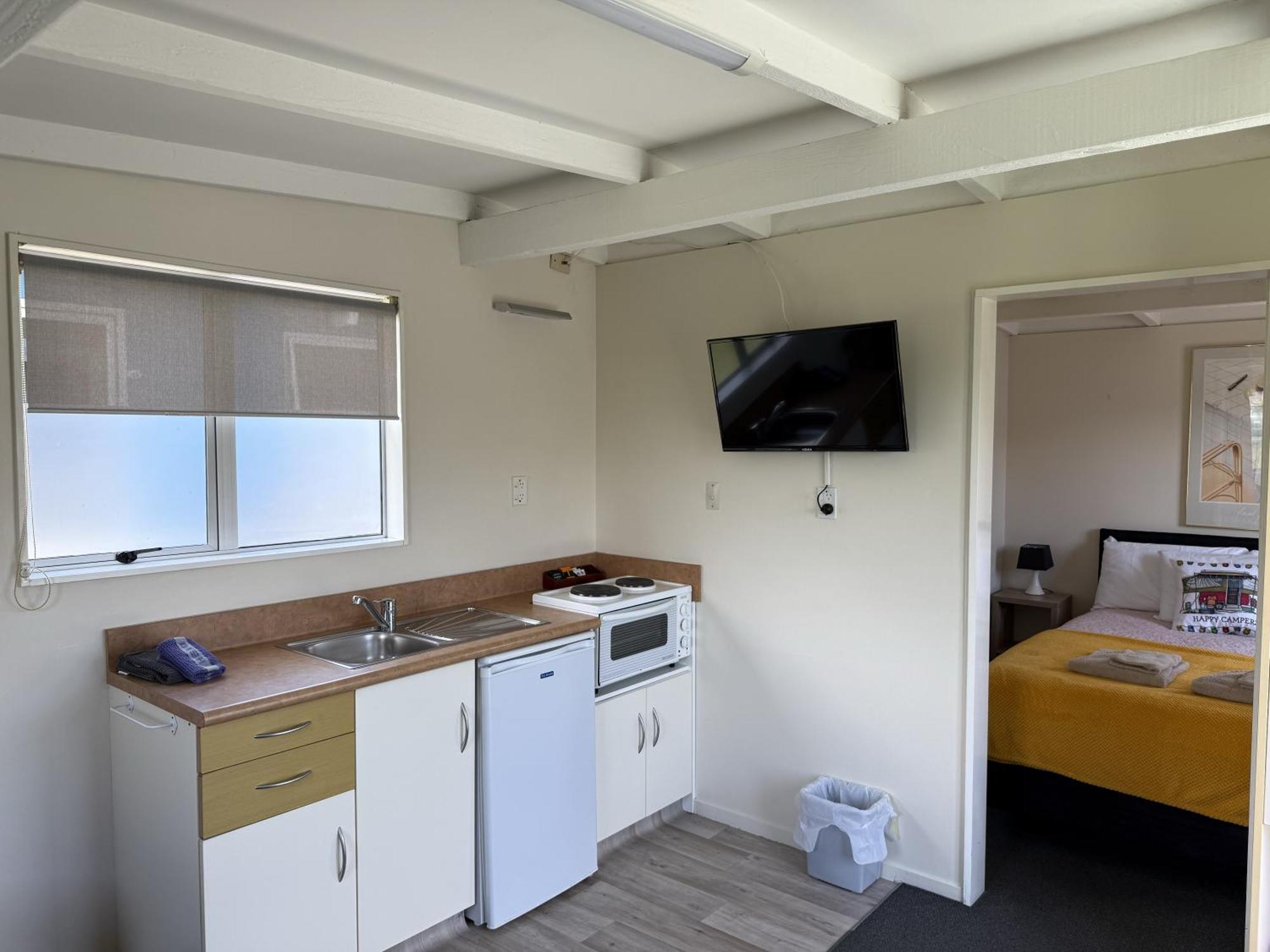Self contained Double Cabin