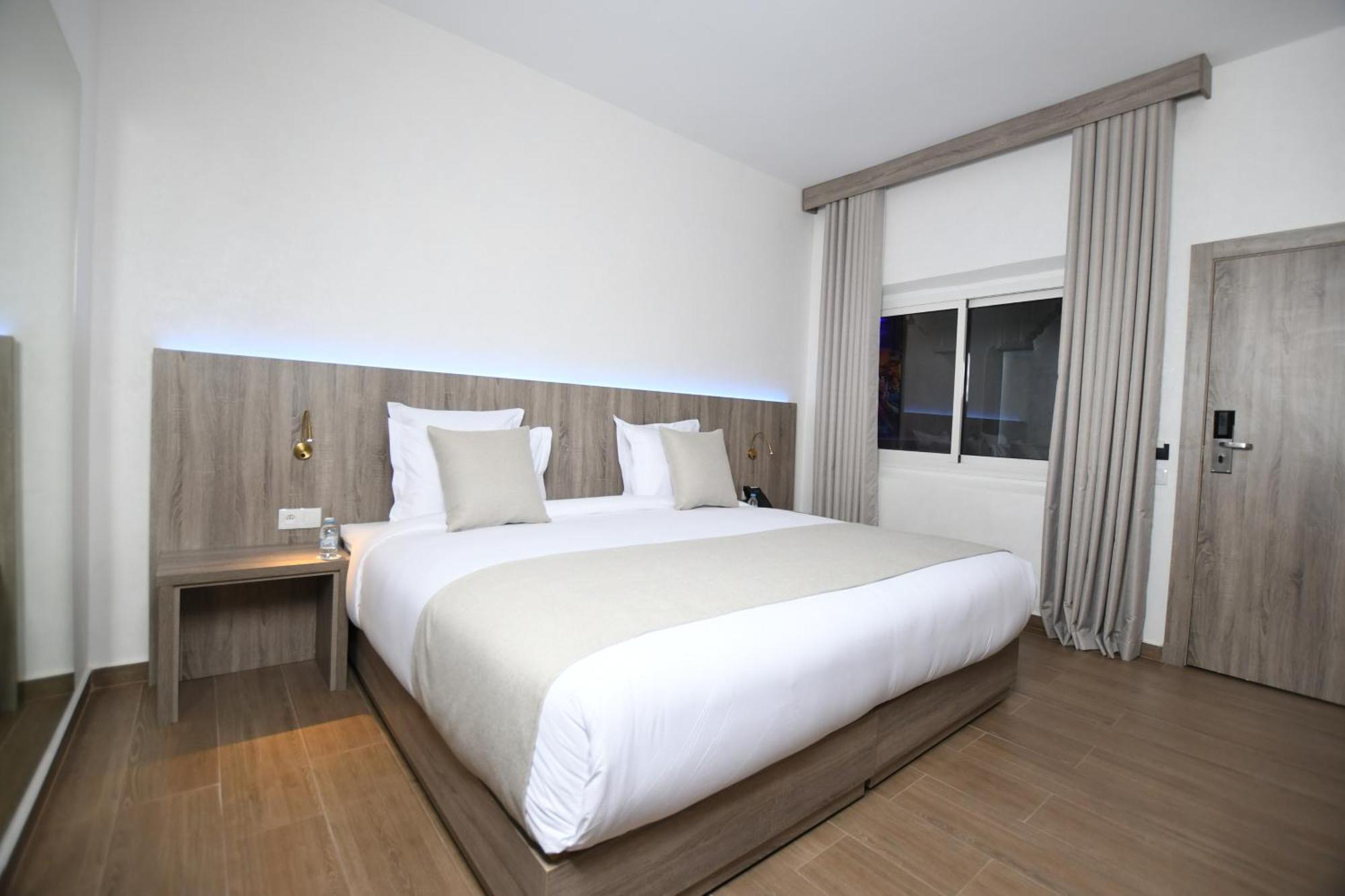 Deluxe Queen Room,1629819358:JPEG