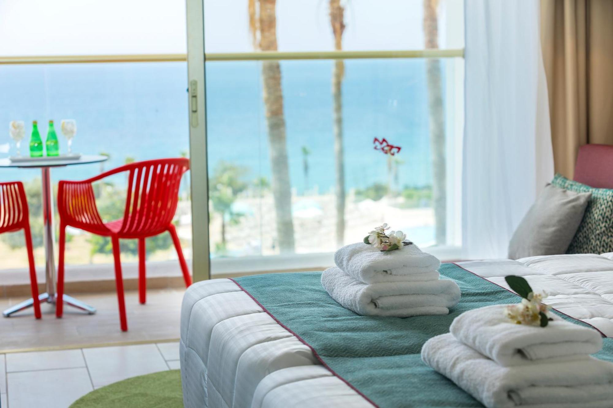 Deluxe Room Sea View Resort Lounge Access