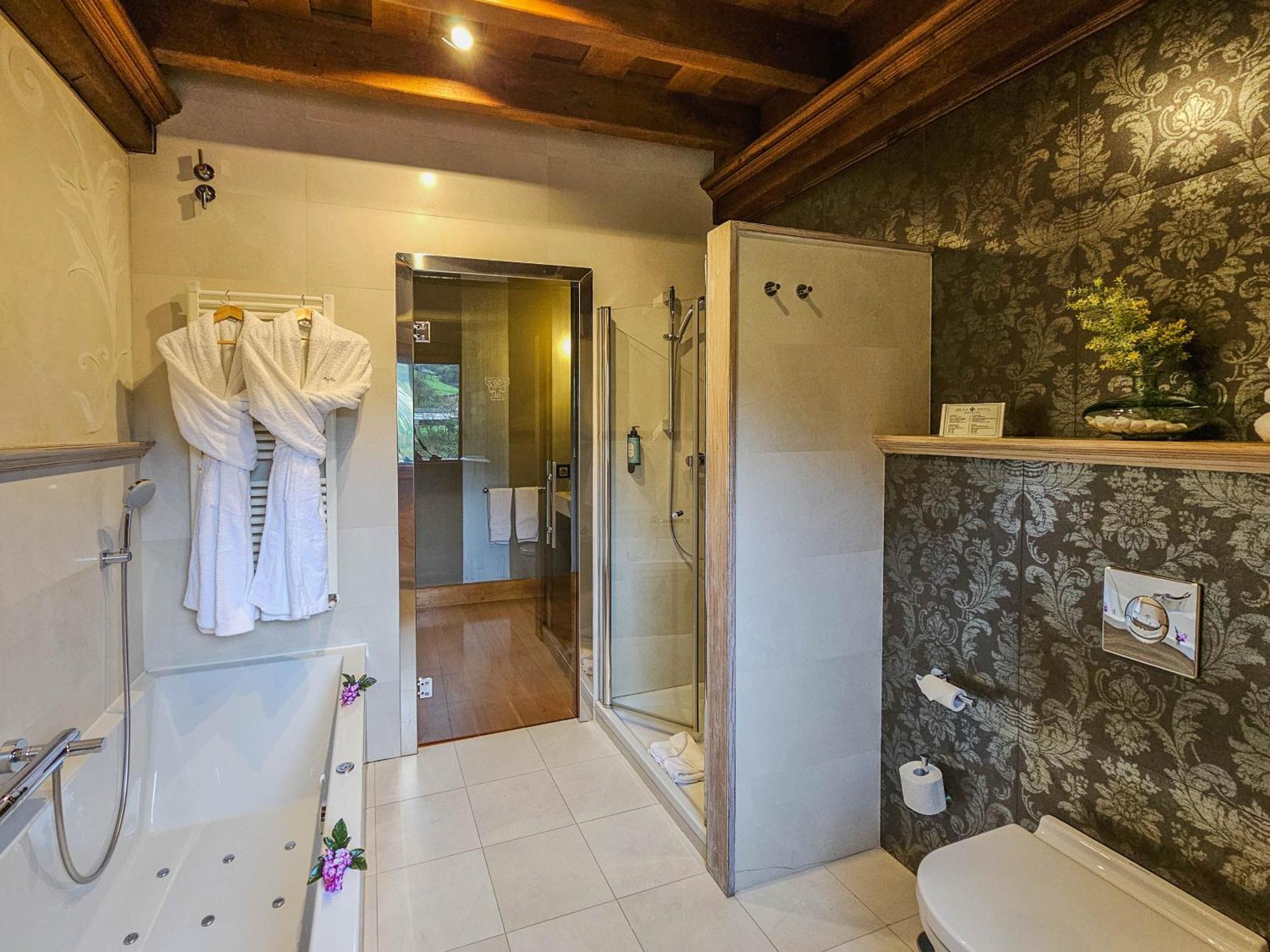 Queen Suite Spa Bath