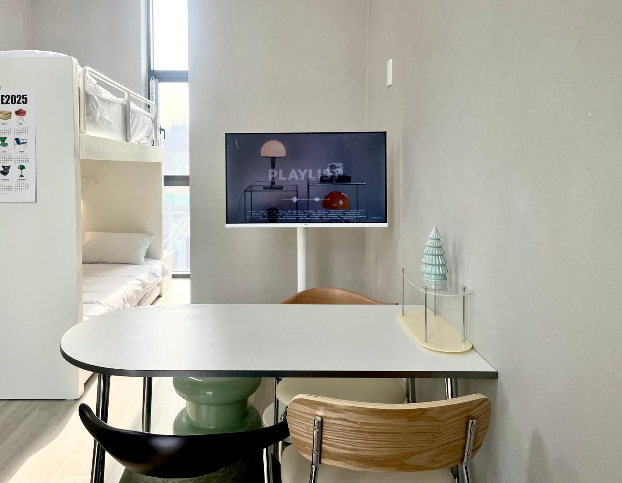 Deluxe Studio