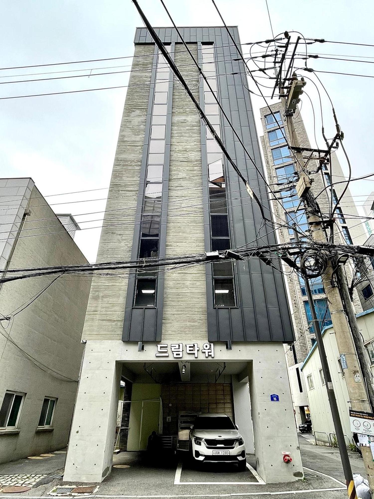 Deluxe Studio