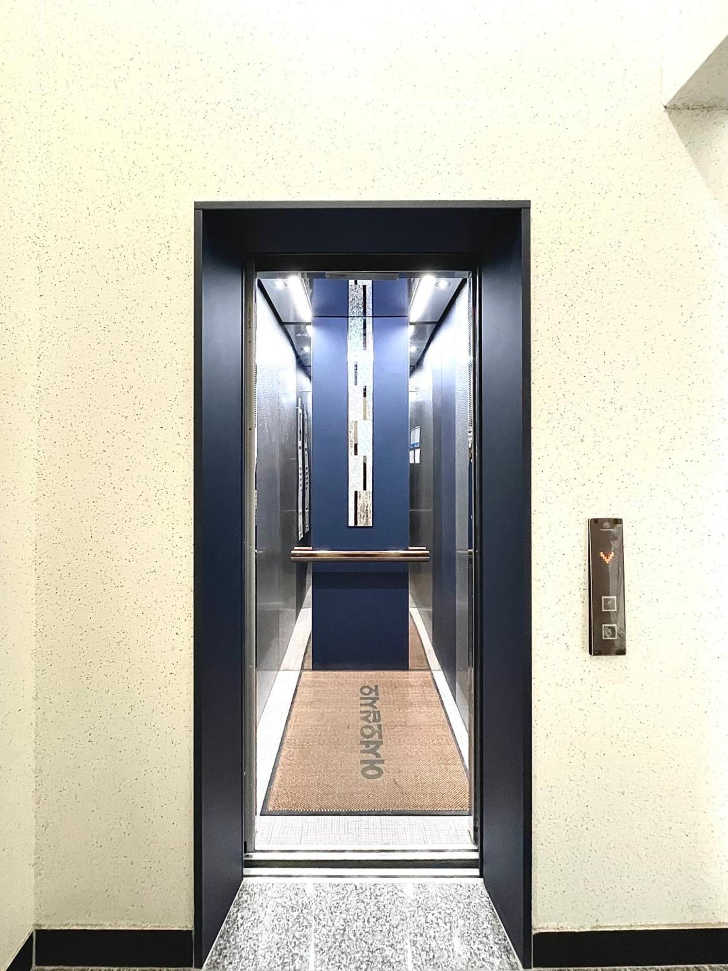 Deluxe Studio