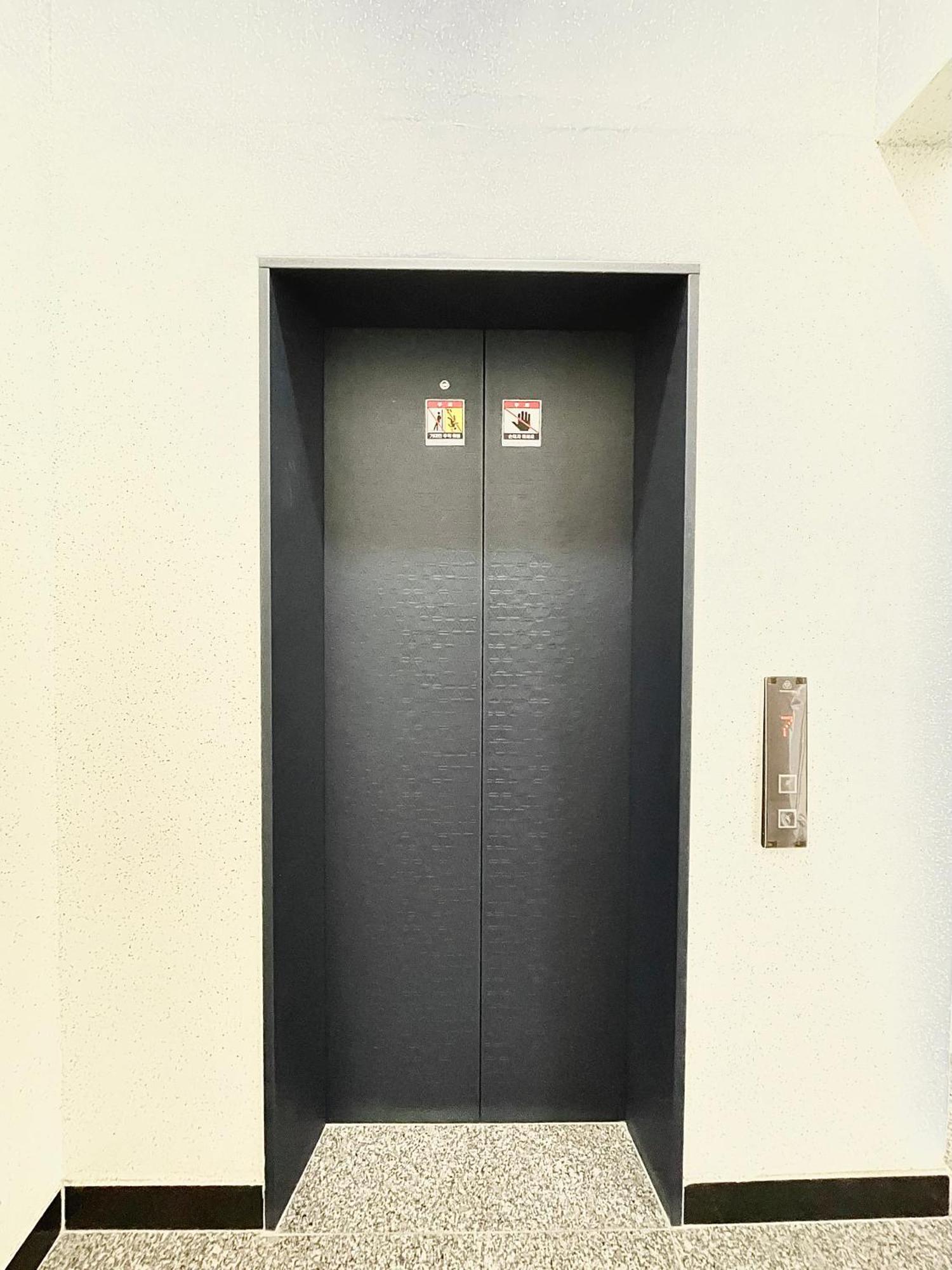 Deluxe Studio