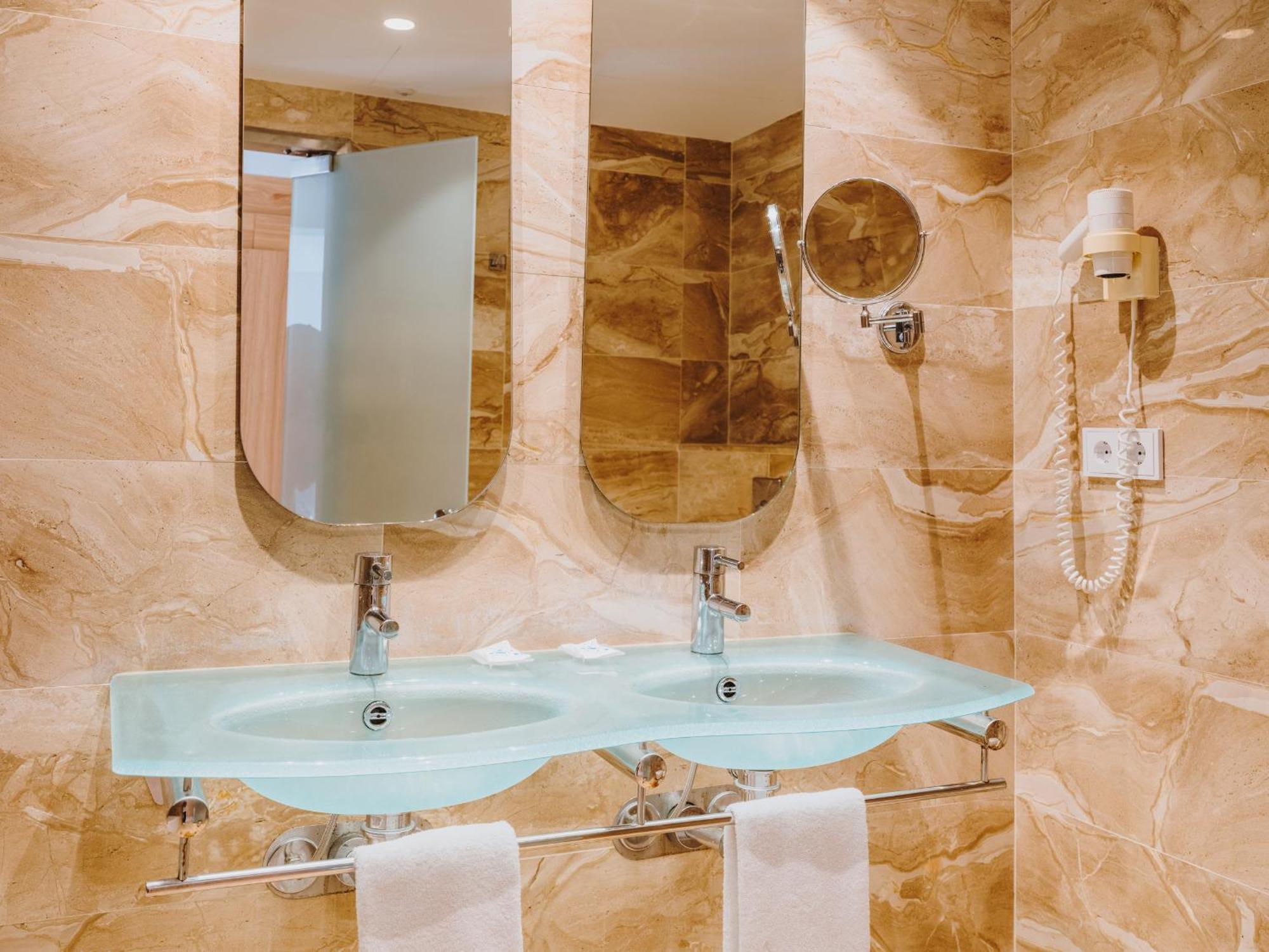 Suite Spa Bath,1660341620:JPEG