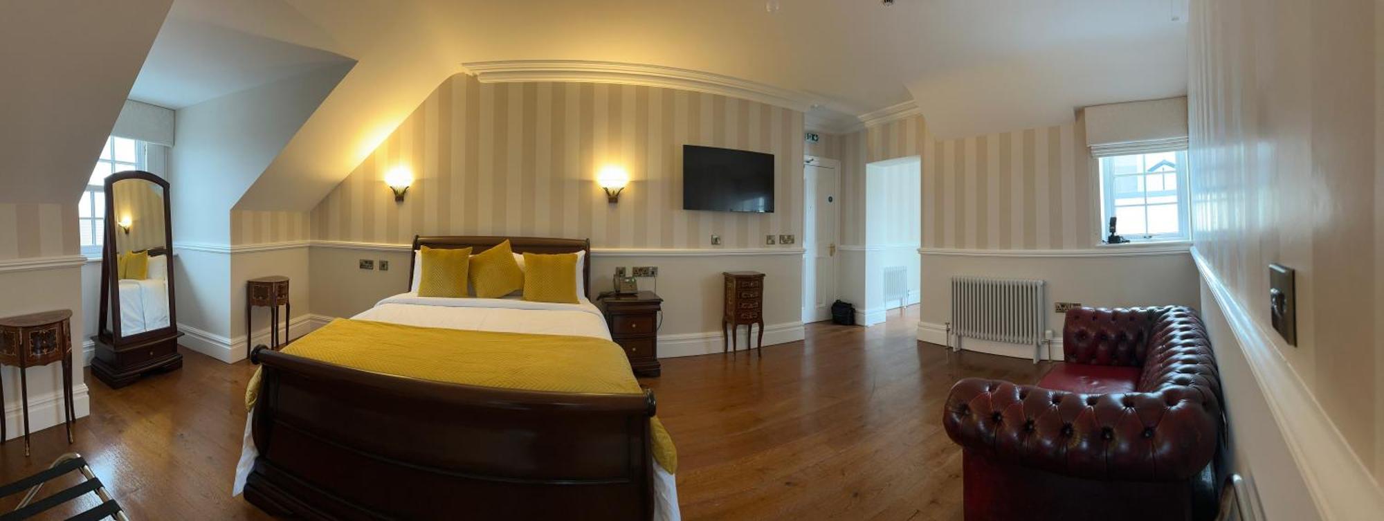 Deluxe King Suite