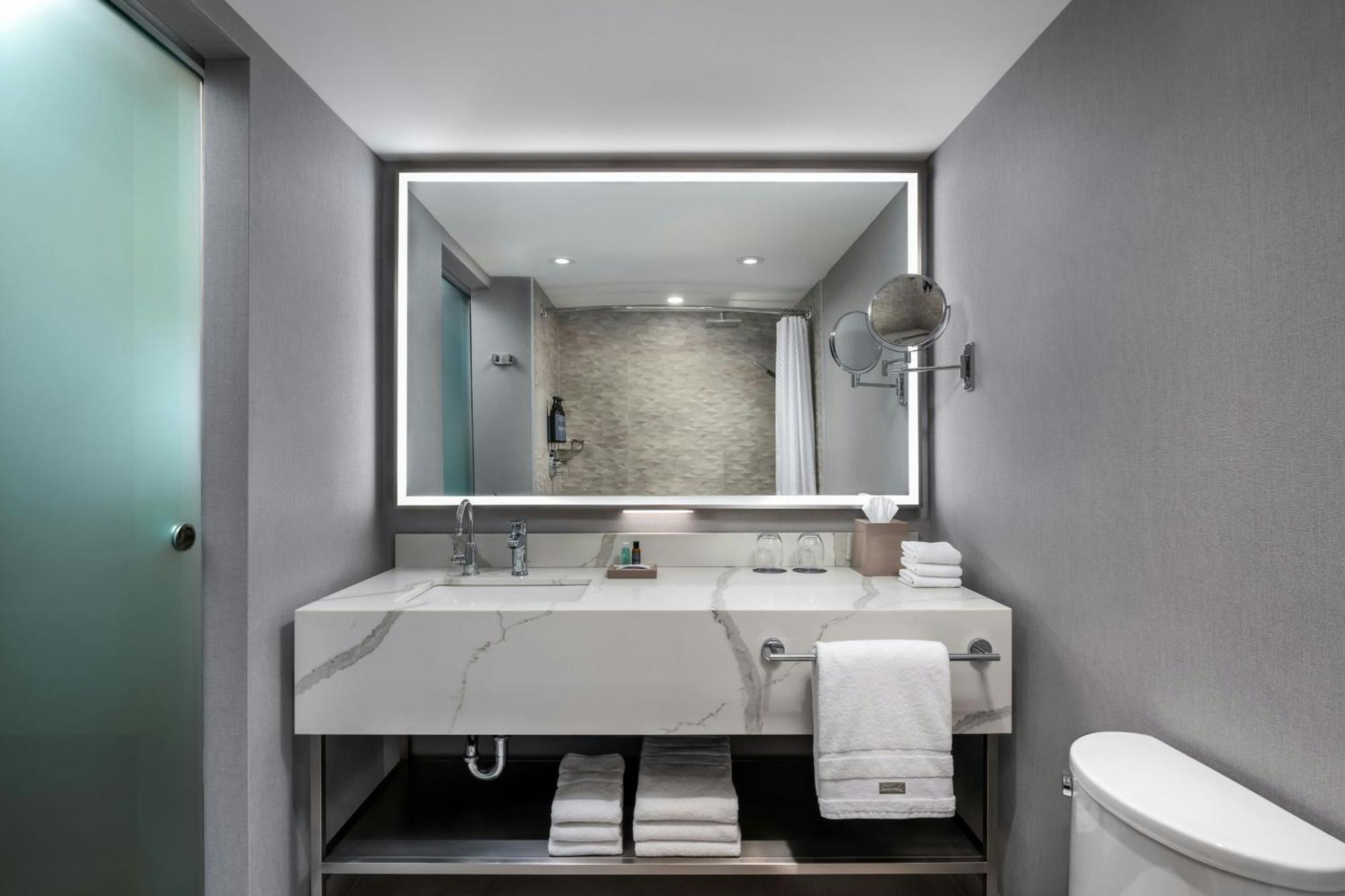 Premium Zimmer mit 2 Queensize-Betten und Seeblick