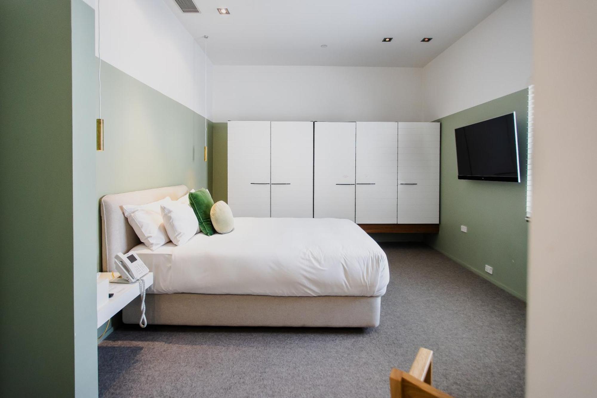 Deluxe Queen Room